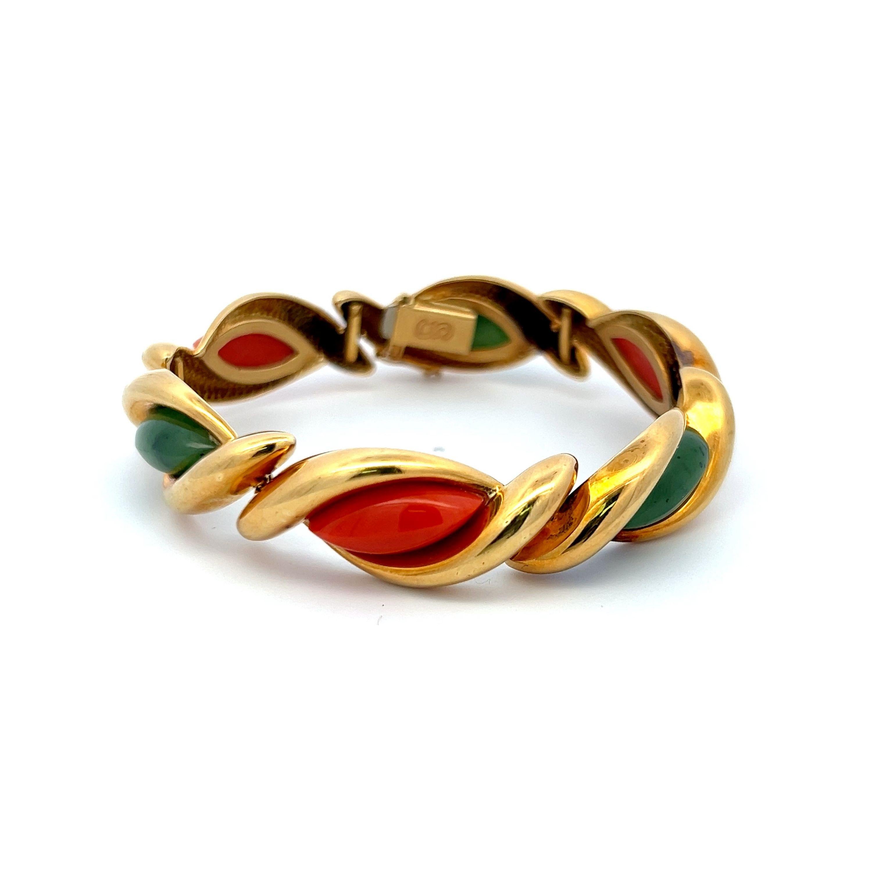 Bracciale d'epoca in oro giallo 18 carati con giada e corallo - 7 pollici, 67.4g In condizioni buone in vendita a New York, NY