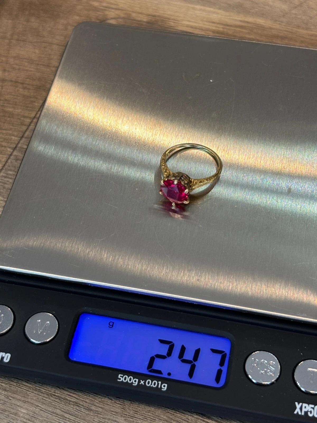 Vintage 18K Yellow Gold Lab Created Synthetic Ruby Solitaire 8.4mm Ring Size 5 For Sale 1