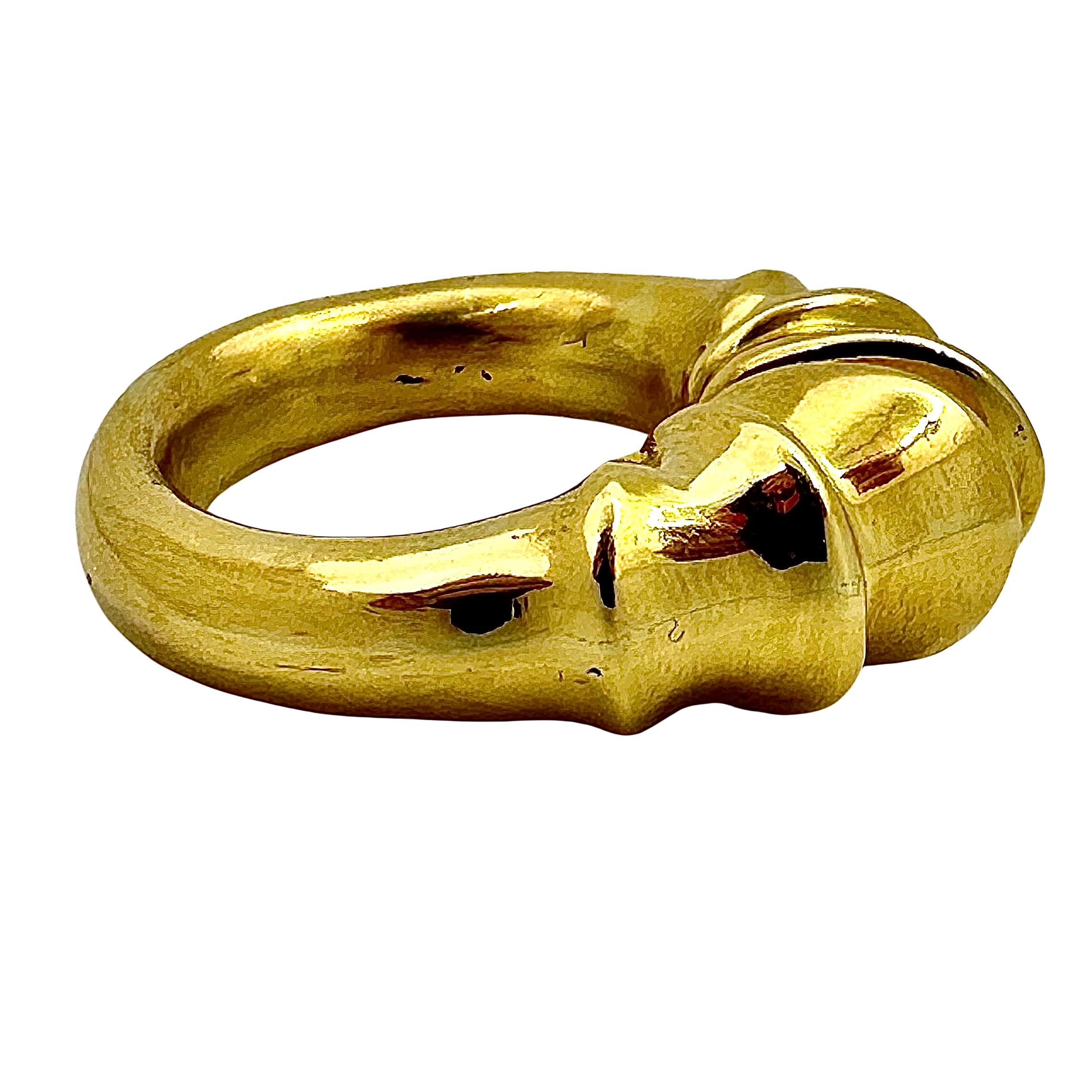 Neoclassico Anello d'epoca in oro giallo 18 carati Lalaounis Split Front con doppio motivo a cornucopia in vendita