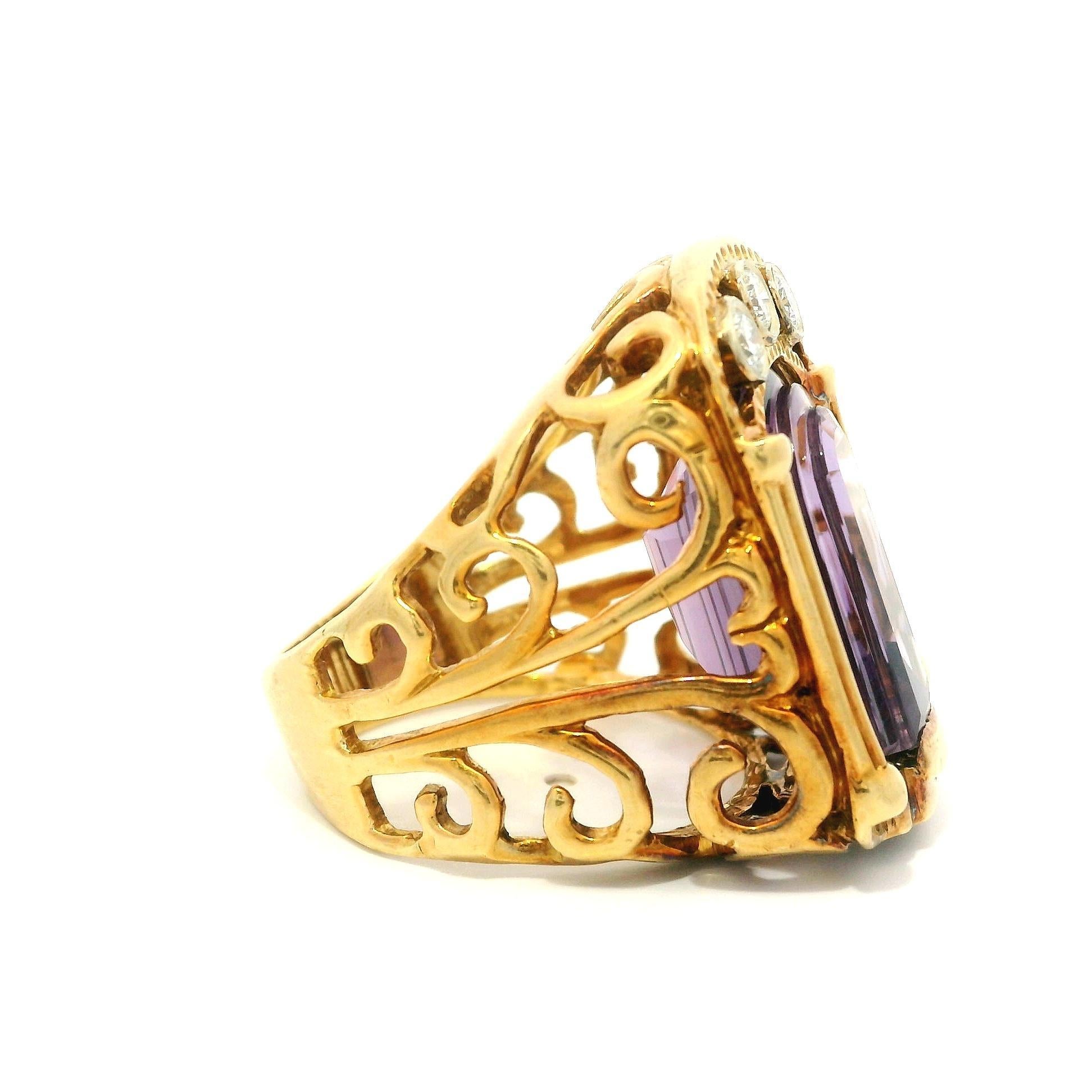 Bague vintage en or jaune 18 carats avec grande améthyste unique taillée sur mesure et diamants en vente 5