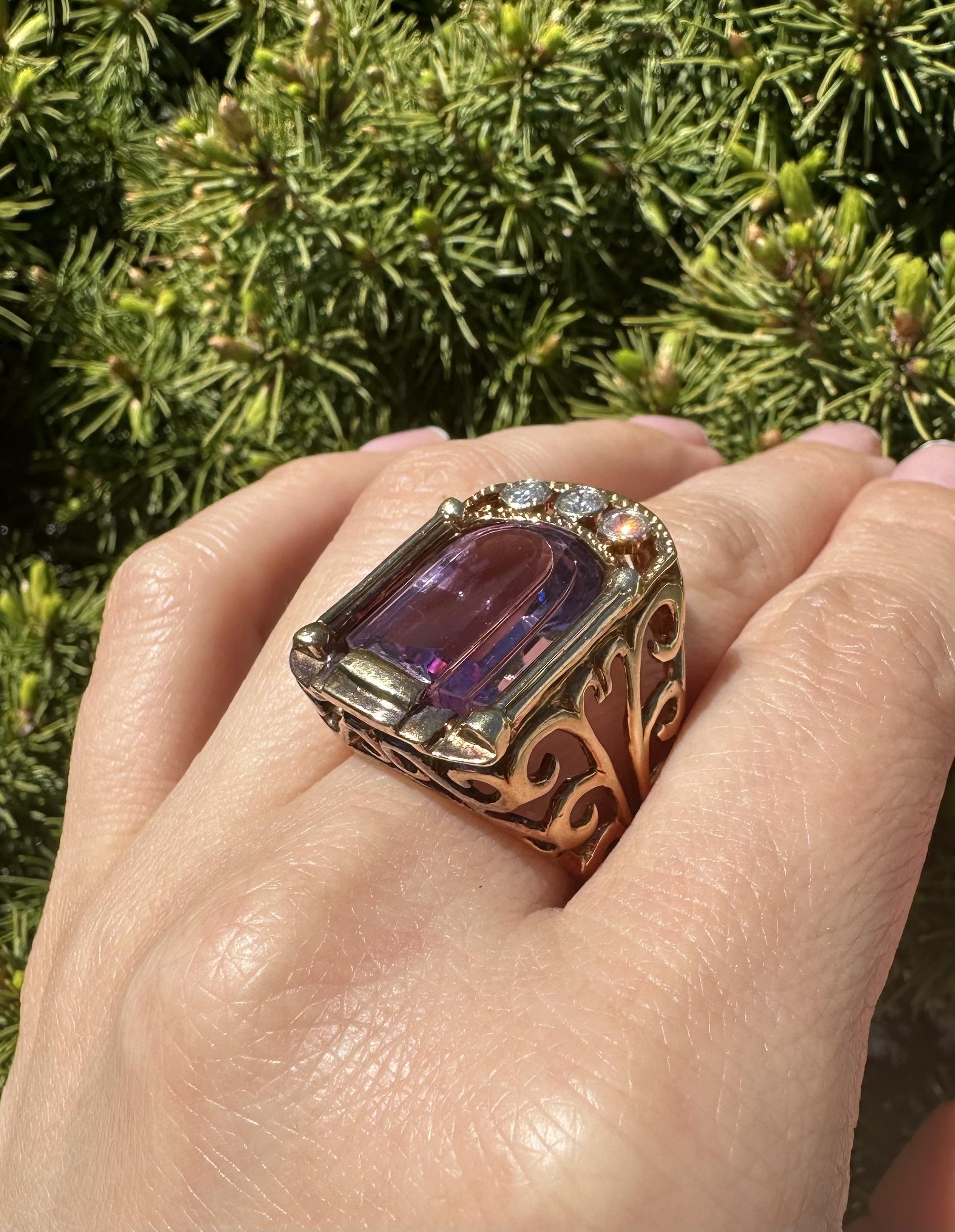 Bague vintage en or jaune 18 carats avec grande améthyste unique taillée sur mesure et diamants en vente 2