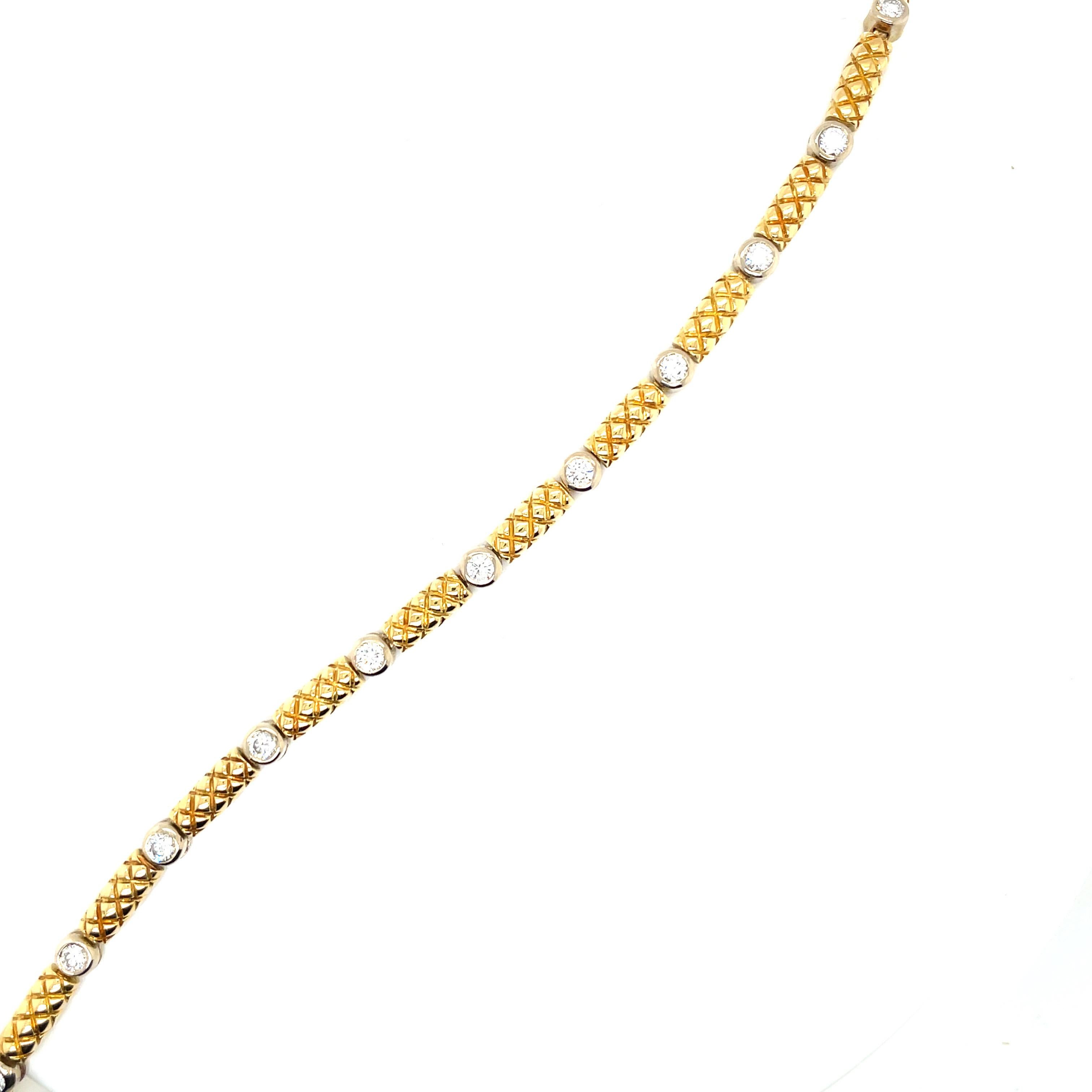 Vintage 18k yellow gold Link and Diamond Bracelet For Sale 3