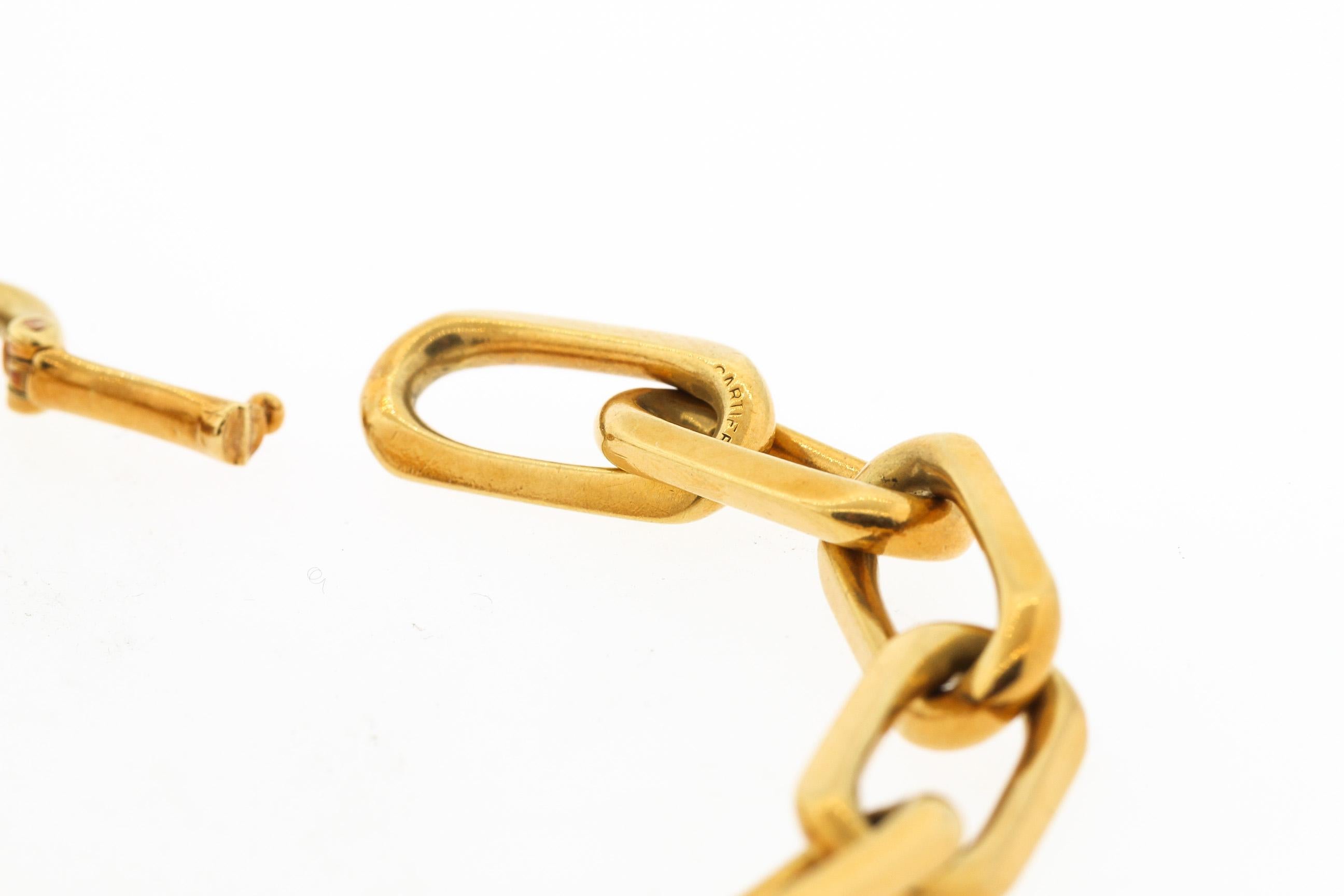 Vintage 18k yellow gold elongated oval link bracelet signed Cartier, circa 1980. This versatile and extremely easy to wear bracelet has nice clasp and seamless design. The weight of the bracelet is a pleasure to wear. The bracelet is 7.5 inches