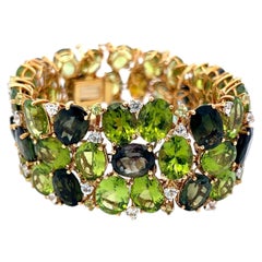 Vintage 18K Yellow Gold Link Bracelet with 142.5 Carat Oval Shape Peridot