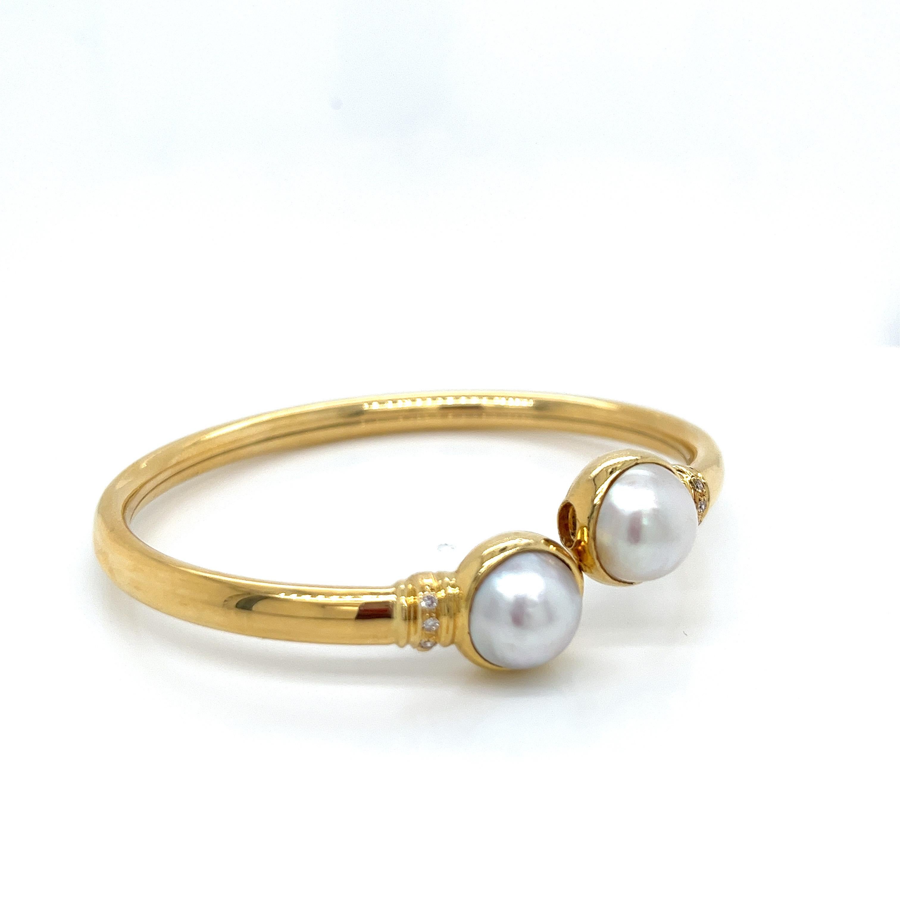 Vintage 18k Yellow Gold Mabe Pearl and Diamond Bangle Bracelet In Good Condition For Sale In Boston, MA