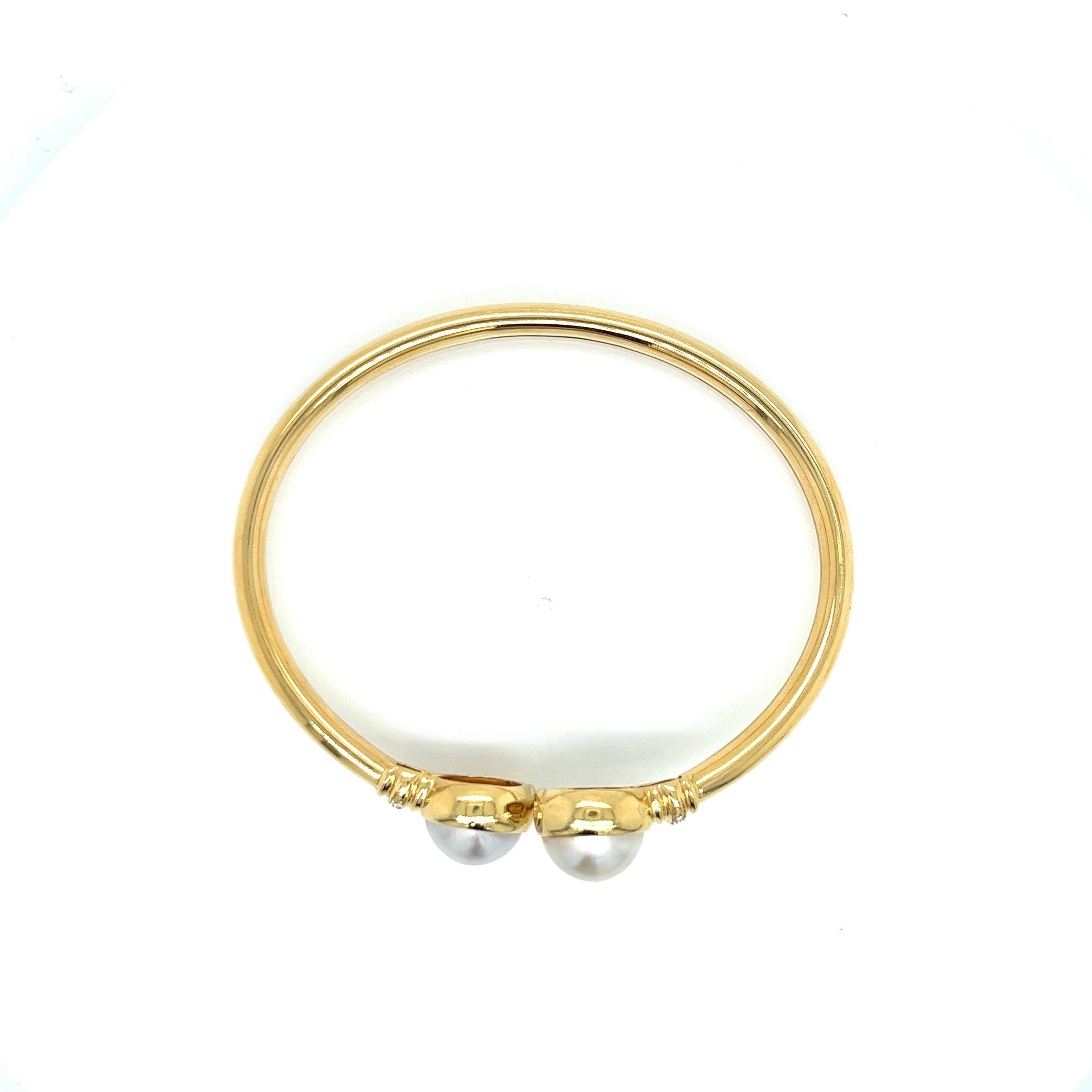 Women's Vintage 18k Yellow Gold Mabe Pearl and Diamond Bangle Bracelet For Sale