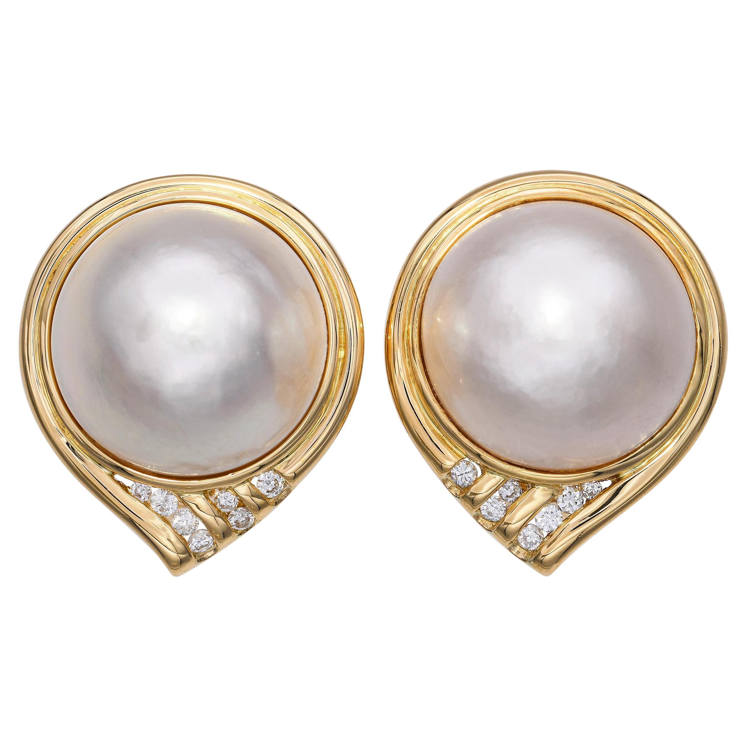 Boucles d'oreilles vintage en or jaune 18k avec perles de Mabe et diamants