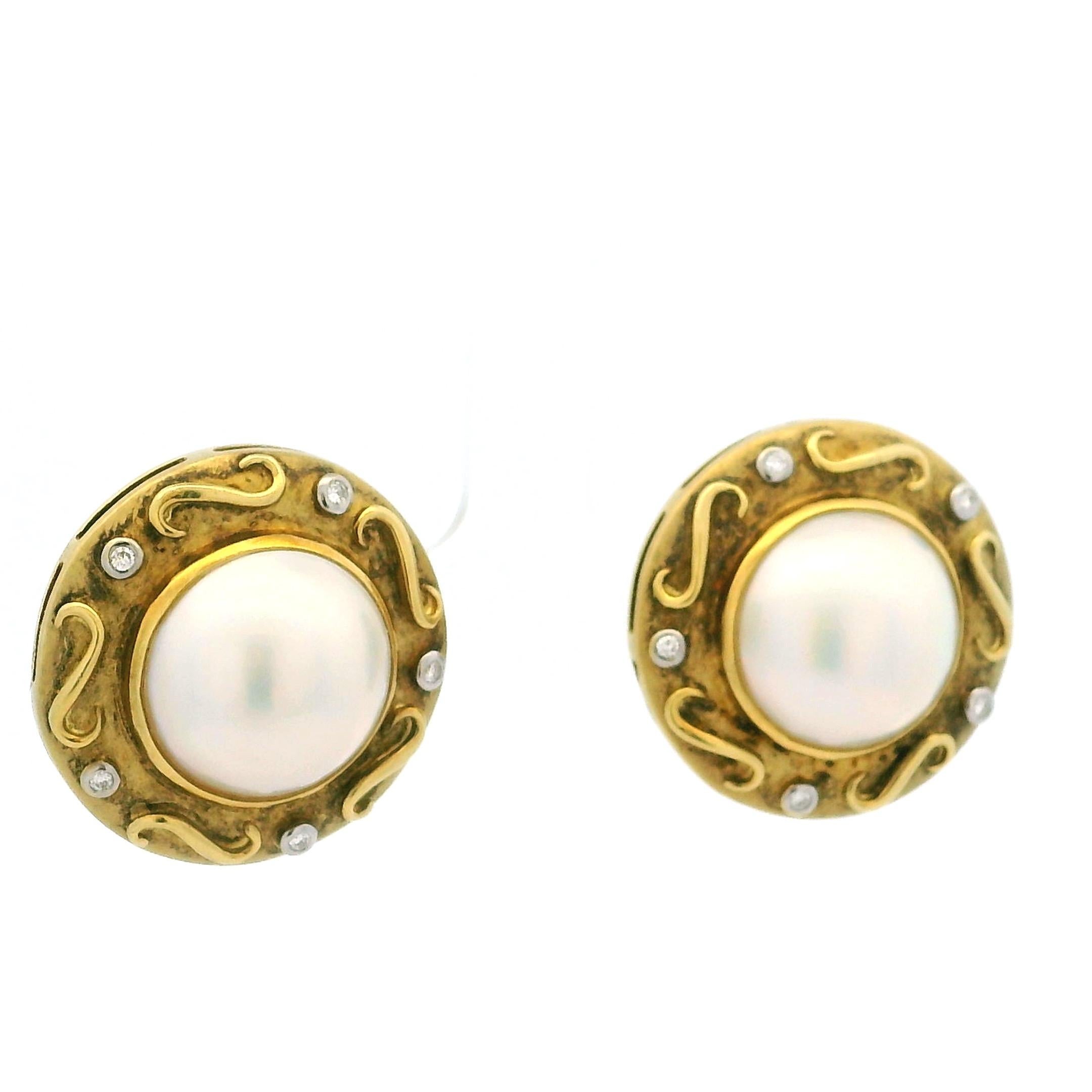 Vintage 18K Gelbgold Mabe Perle & Diamant Clip-On Ohrringe  Neoetruskisch (Rundschliff) im Angebot