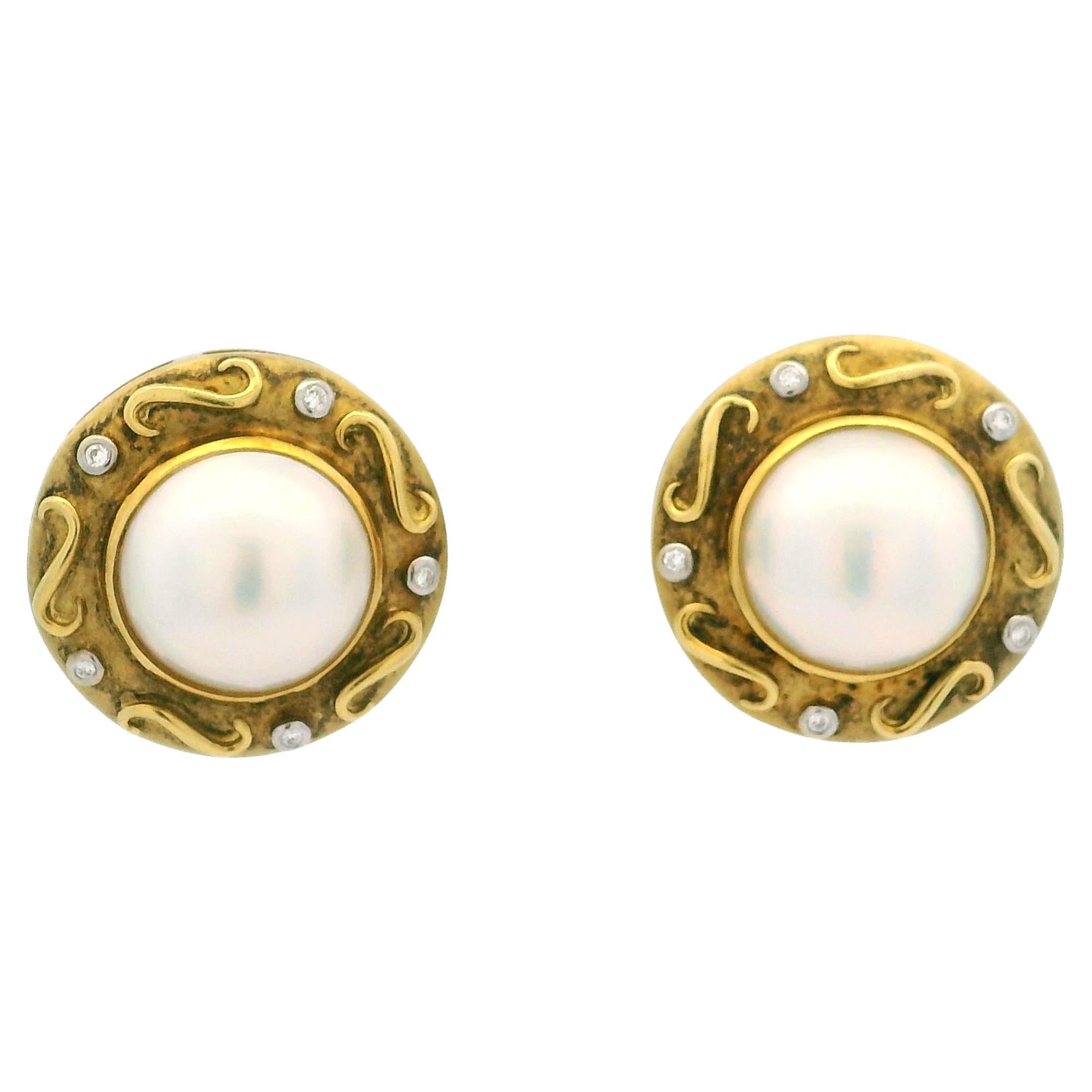 Vintage 18K Gelbgold Mabe Perle & Diamant Clip-On Ohrringe  Neoetruskisch im Angebot
