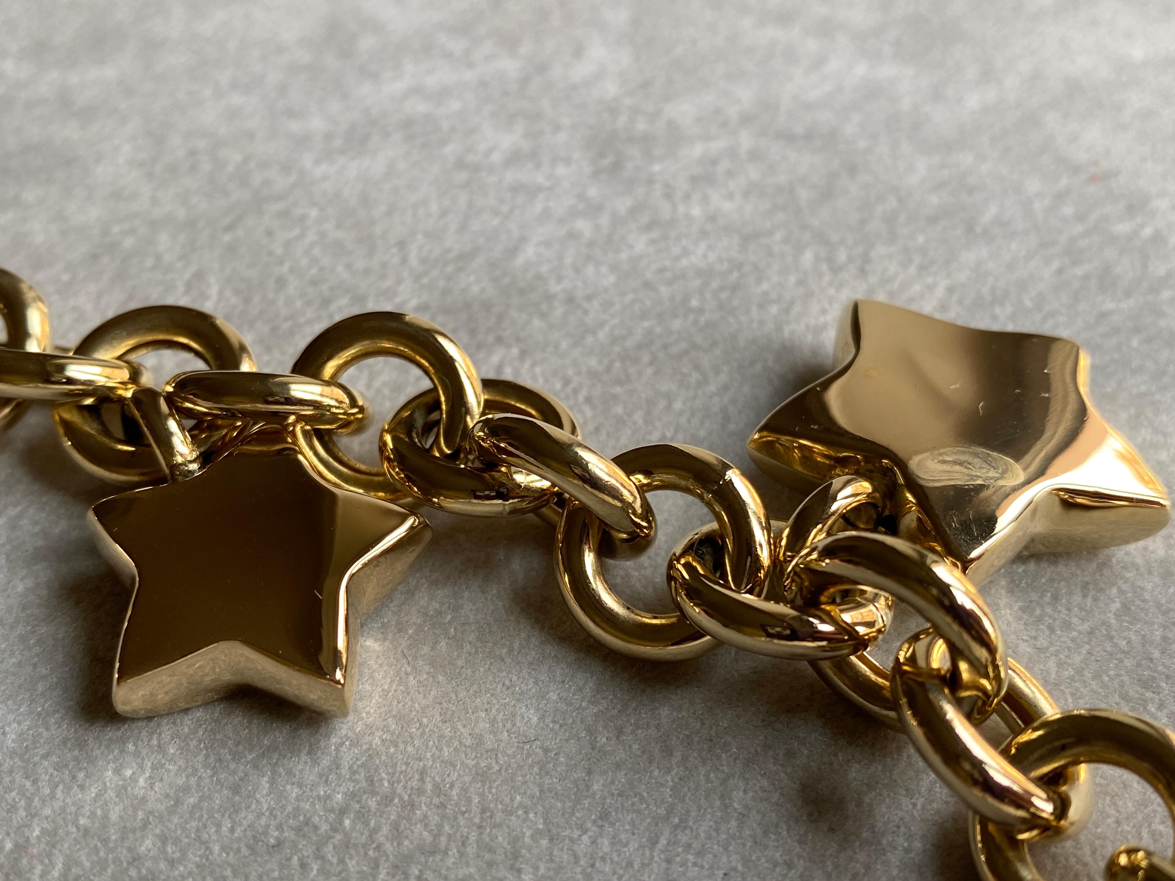 Bracelet audacieux en or jaune 18 carats fabriqué en Italie, avec étoiles et perles de cornaline Unisexe en vente