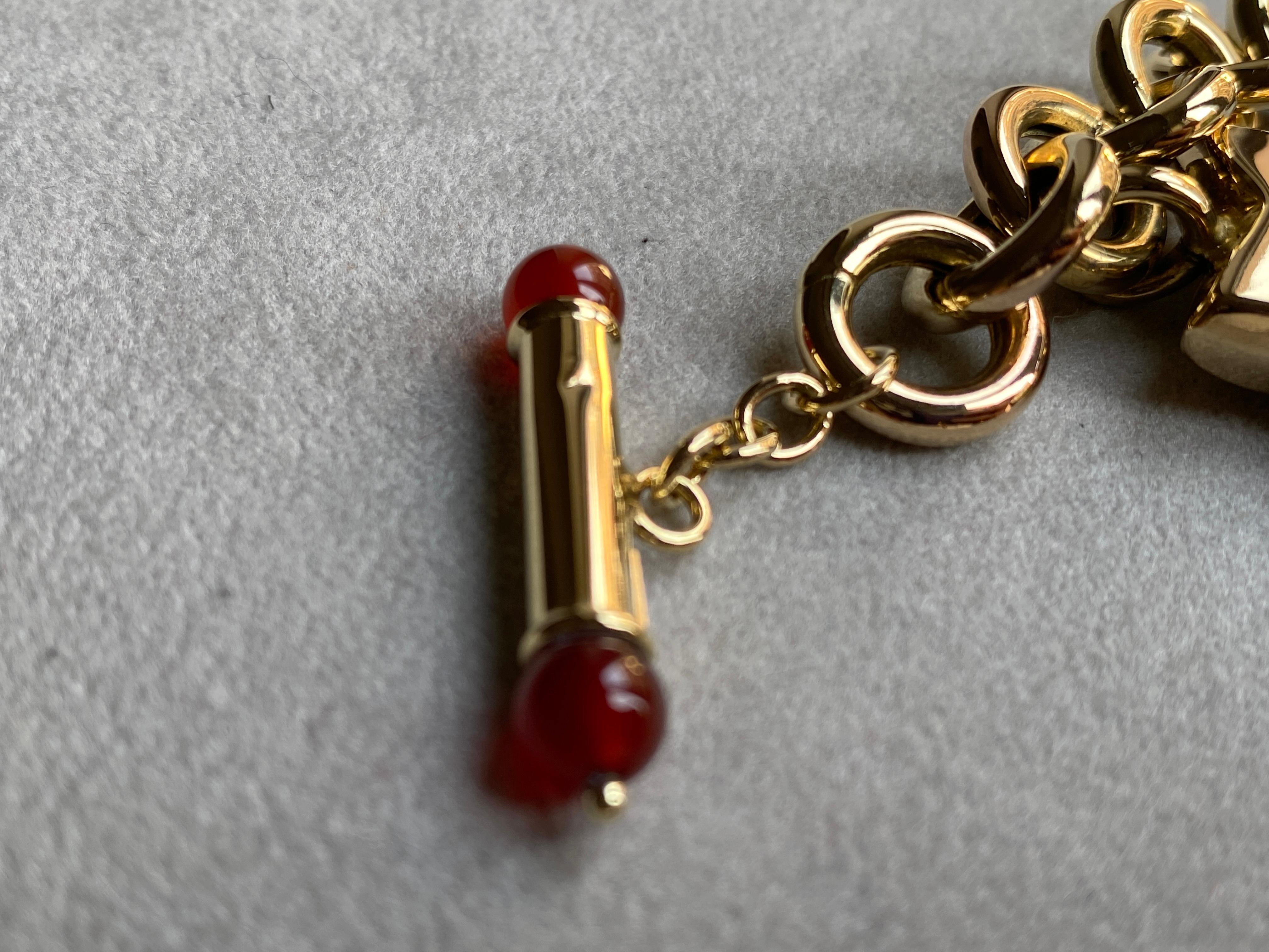 Bracelet audacieux en or jaune 18 carats fabriqué en Italie, avec étoiles et perles de cornaline en vente 1