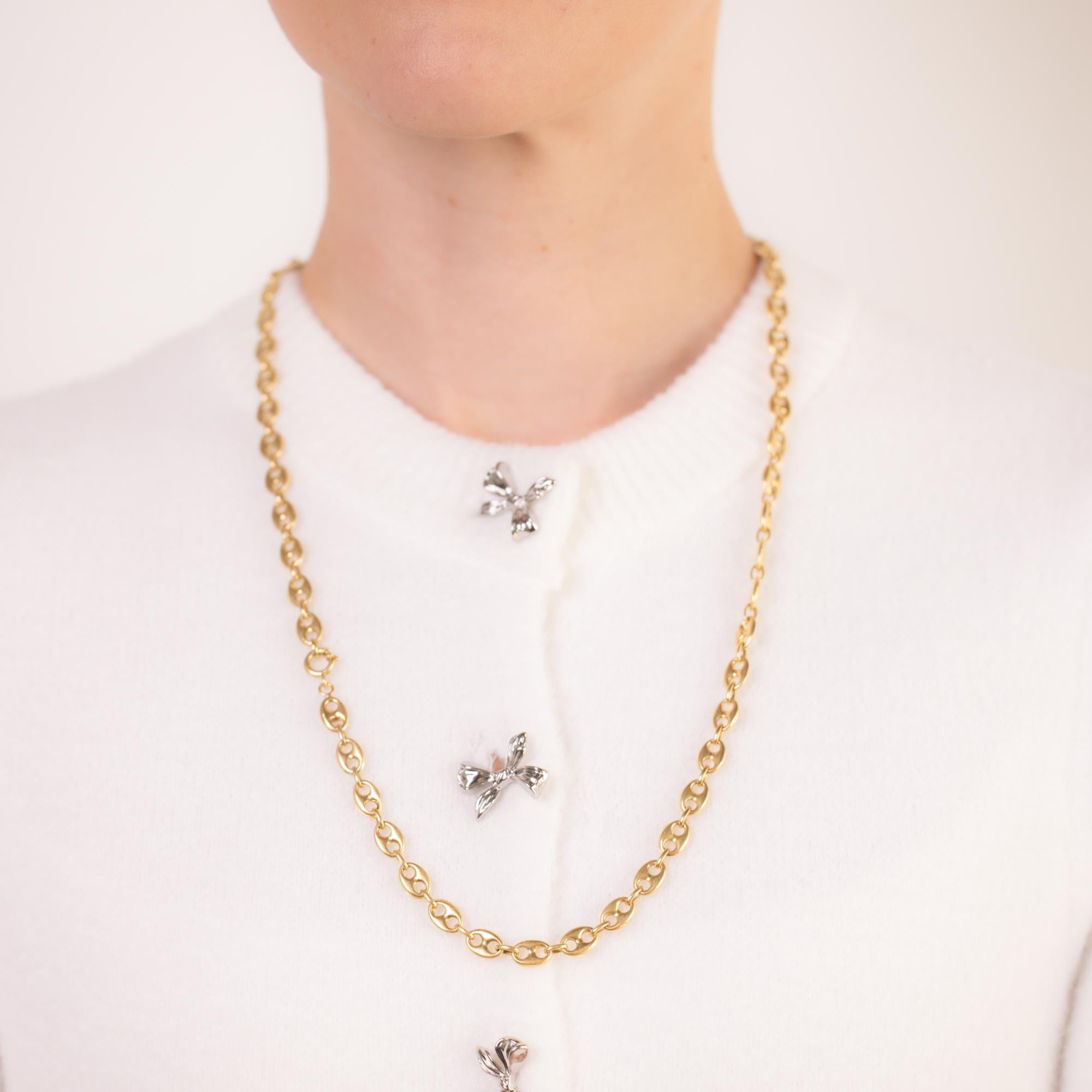 This vintage 18k yellow gold mariner’s chain necklace measures 25.25 inches in length and is hallmarked with a purity mark and maker’s mark. Circa 1970s.

Metal: 18k yellow gold
Era: Vintage
Circa: 1970's
Hallmarks: Purity mark and makers mark
Size: