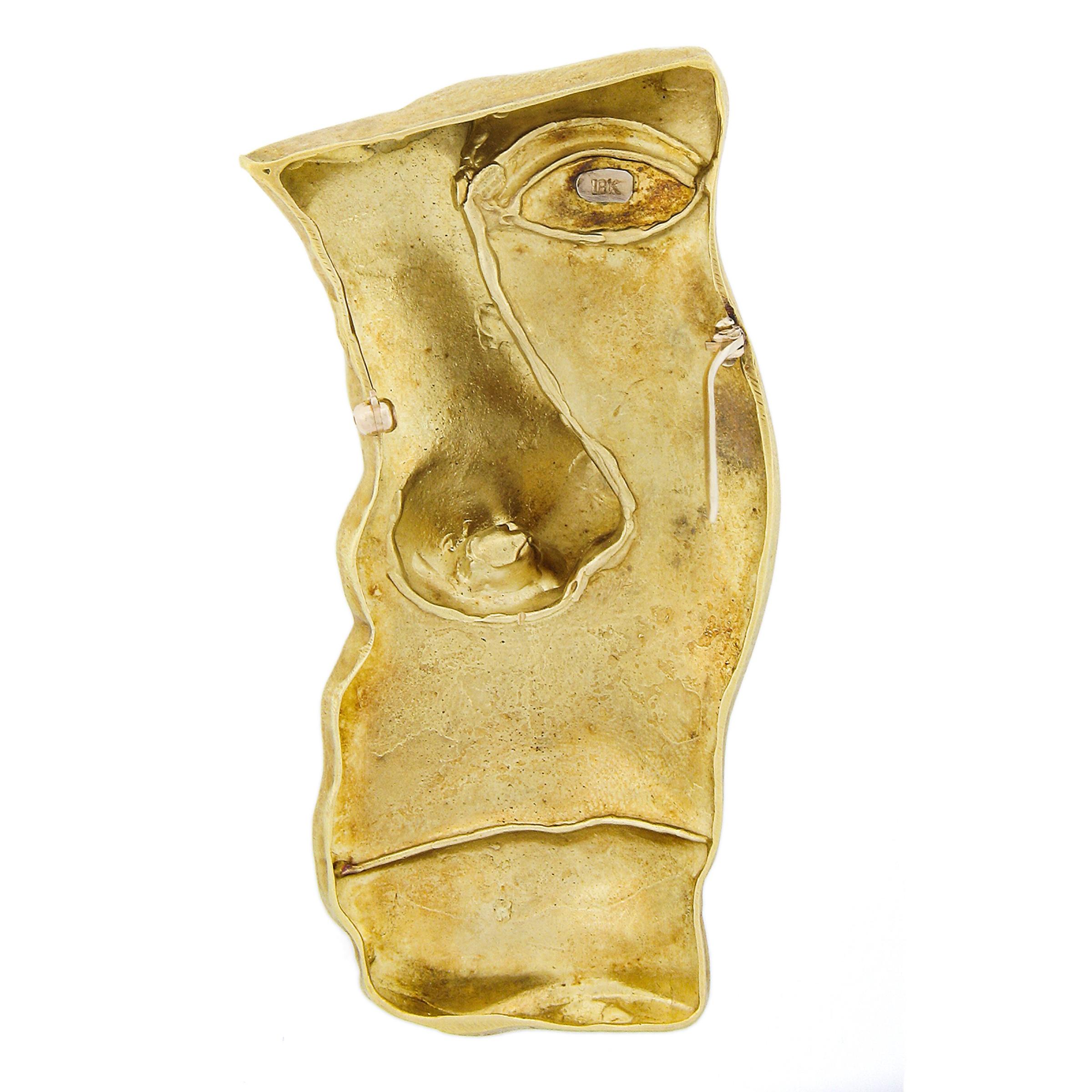 Vintage 18k Yellow Gold Matte Finish Detailed 3D Half Face Sculpted Pin Brooch In Excellent Condition For Sale In Montclair, NJ