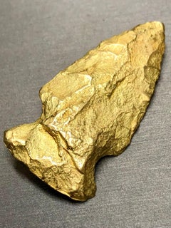 Vintage 18K Yellow Gold MERRIN French Textured Heavy Arrowhead Brooch