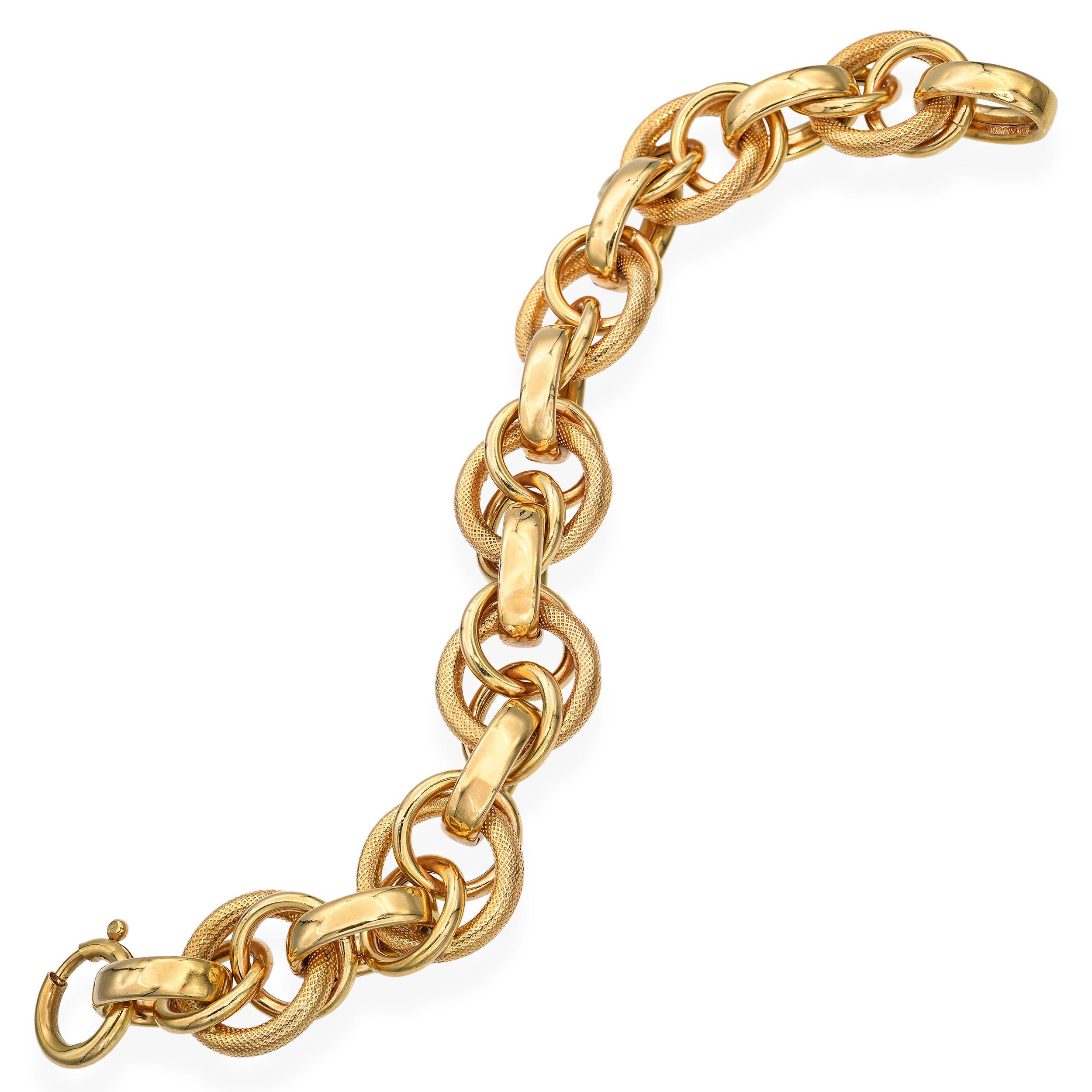 This classic vintage bracelet is crafted in 18k yellow gold and features elegant hollow links that create a bold yet lightweight design. The polished gold surface reflects light beautifully, adding warmth and sophistication to the piece. Its
