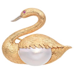 Vintage 18k Yellow Gold Mother of Pearl Swan With Ruby Eye Brooch