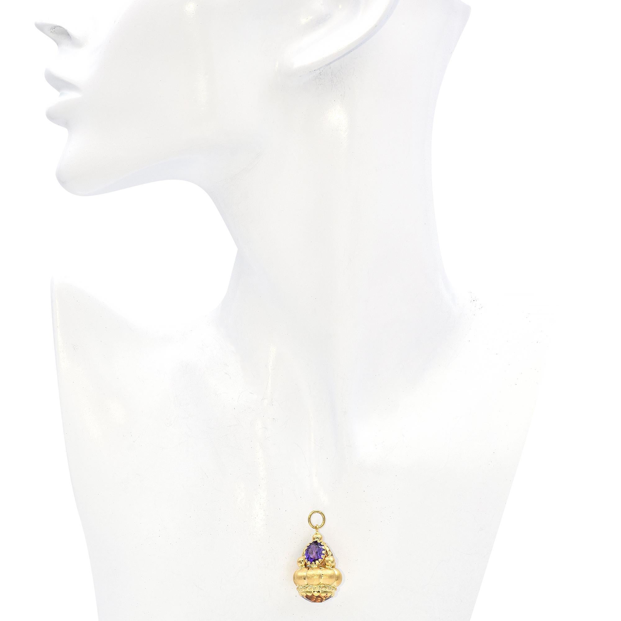 Taille ronde Pendentif Vintage en or jaune 18k avec breloques en pierres multiples en vente