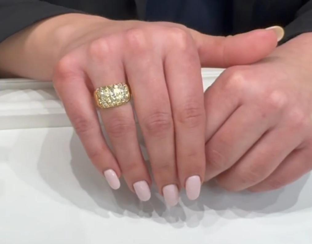 Mehrreihiger Vintage-Ring aus 18 Karat Gelbgold mit Prinzessinnenschliff und runden Diamanten im Angebot 3