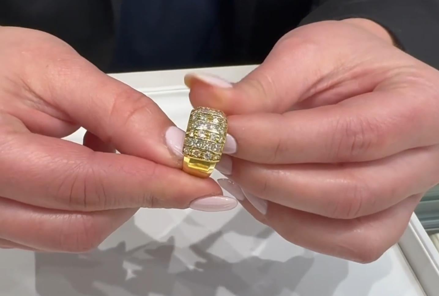 Mehrreihiger Vintage-Ring aus 18 Karat Gelbgold mit Prinzessinnenschliff und runden Diamanten im Angebot 4