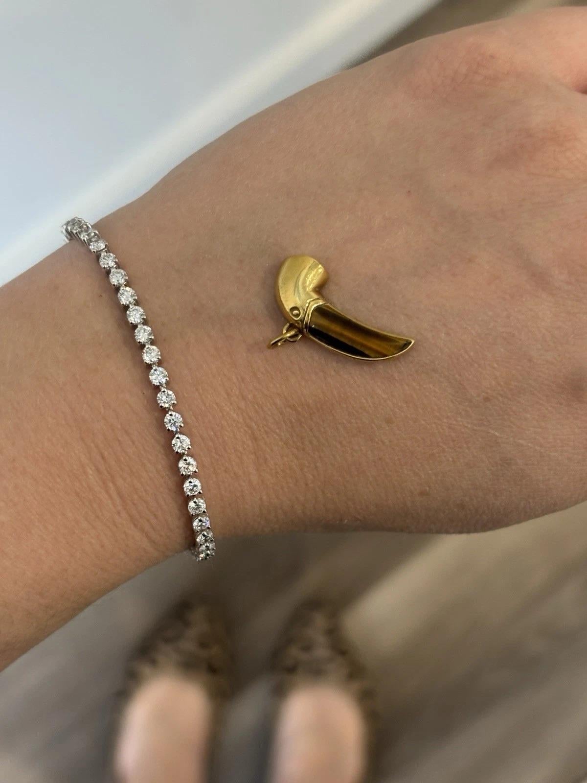 Vintage 18K Yellow Gold Natural Tiger’s Eye 2.42g Toucan Charm Pendant In condizioni buone in vendita a Carmel By The Sea, CA