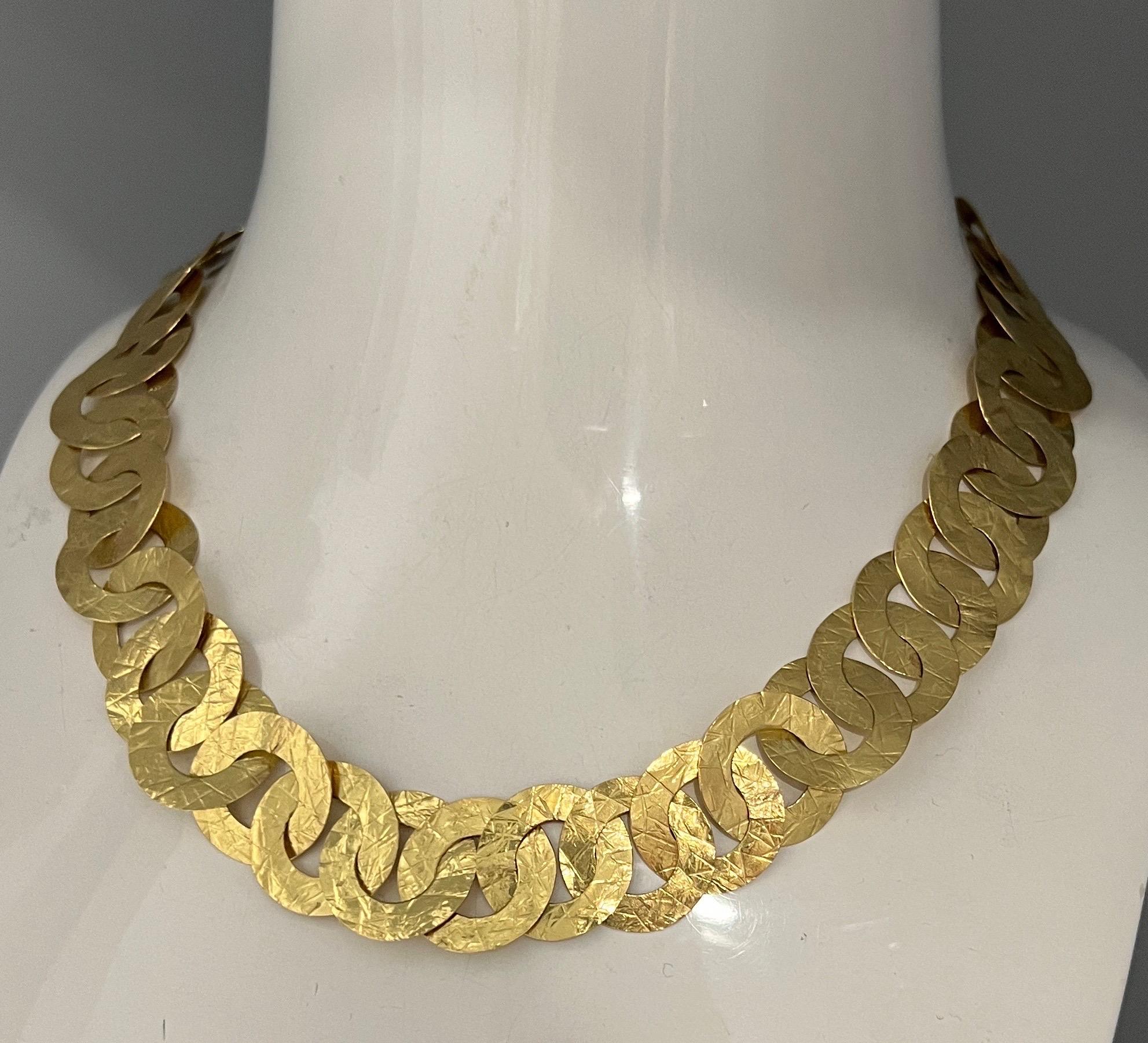 Retro 18k Yellow Gold Chunky Circle Link Necklace and Earring Set For Sale