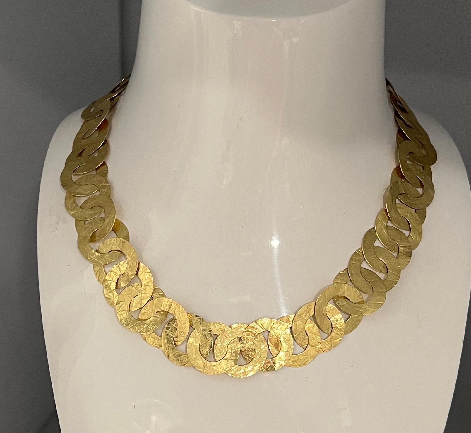 18k Yellow Gold Chunky Circle Link Necklace and Earring Set In Excellent Condition For Sale In Beverly Hills, CA
