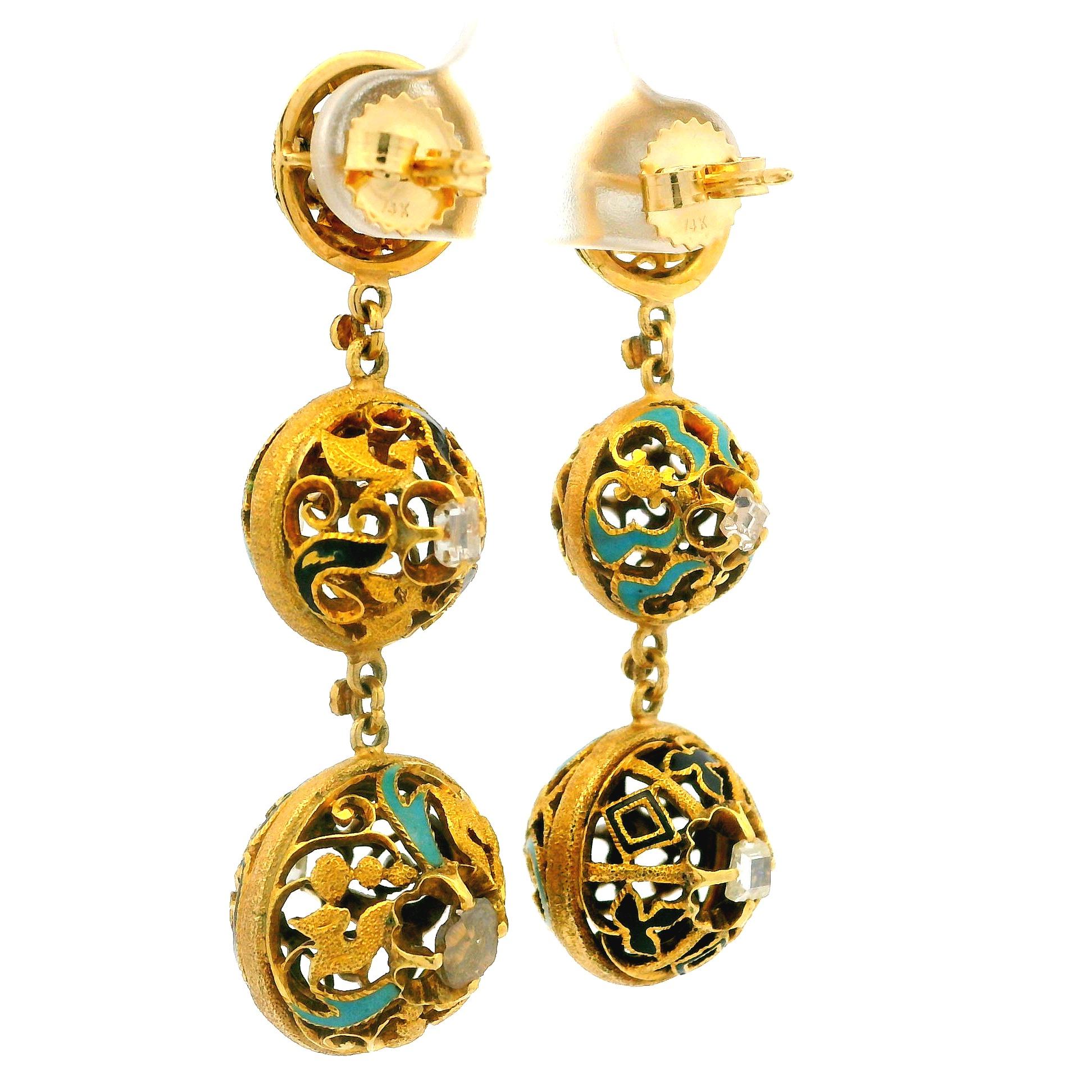 Boucles d'oreilles pendantes en or jaune 18k avec diamant taille ancienne et émail ajouré en vente 5