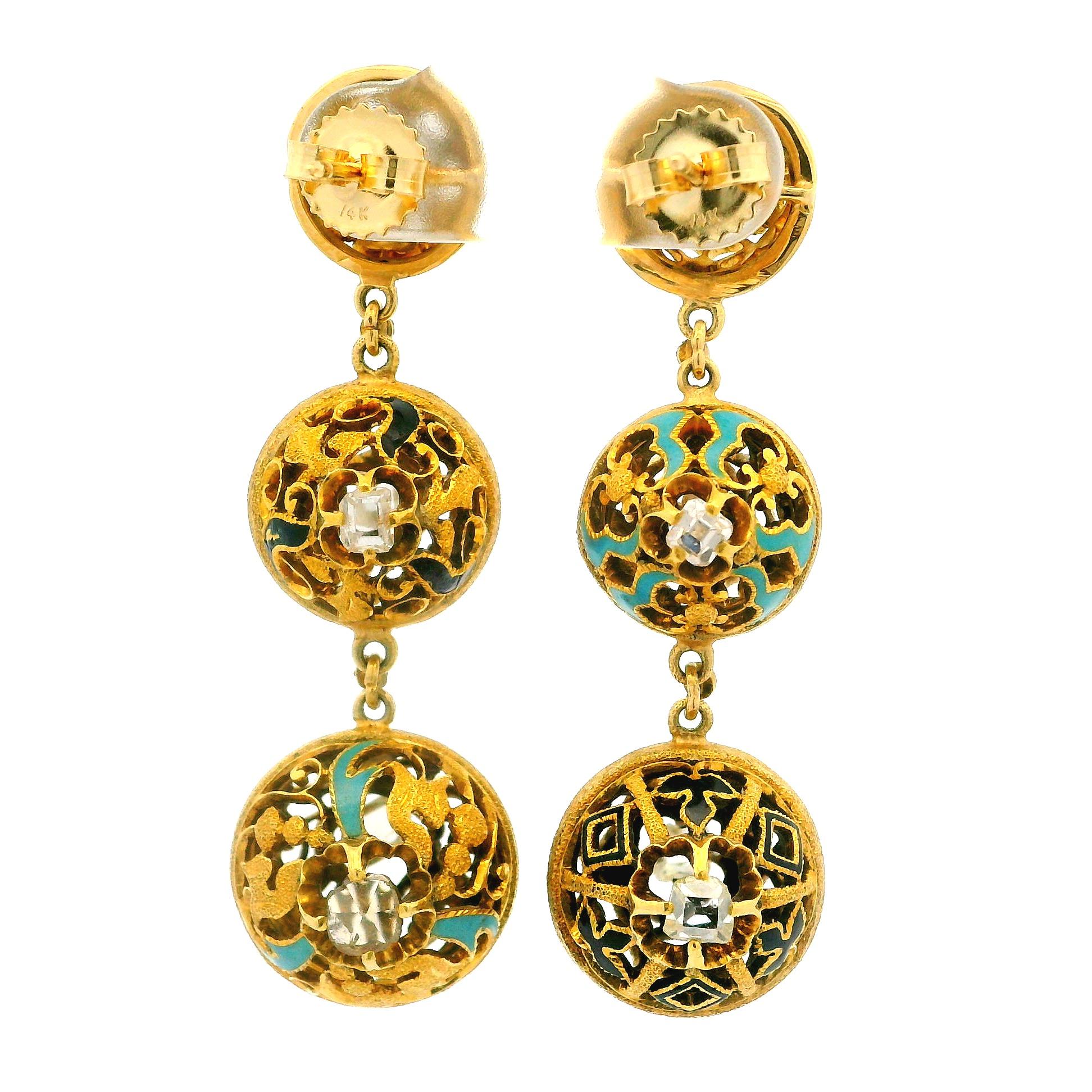 Boucles d'oreilles pendantes en or jaune 18k avec diamant taille ancienne et émail ajouré en vente 6