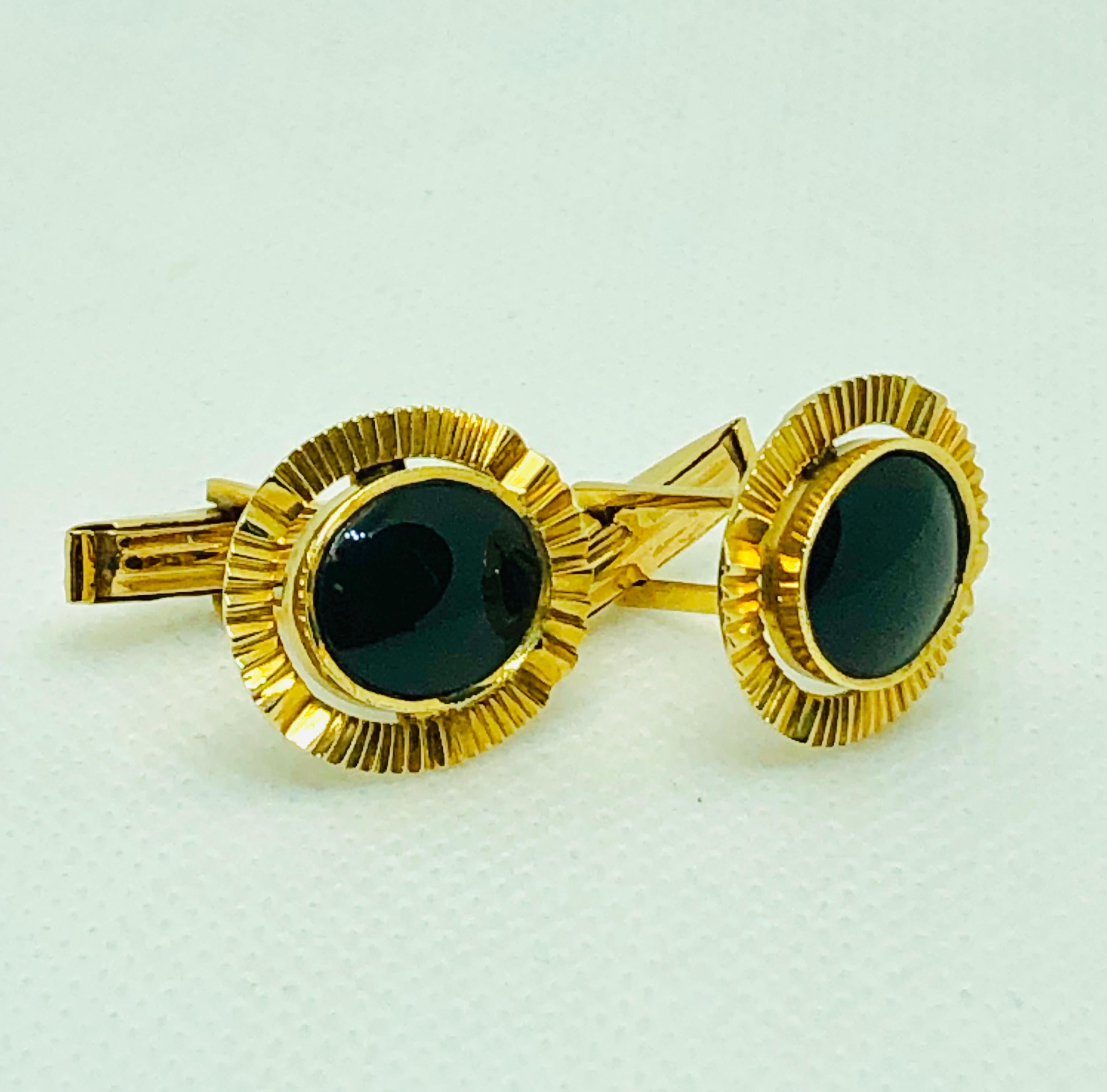 Vintage 18 Karat Yellow Gold and Onyx Oval Cufflinks 1