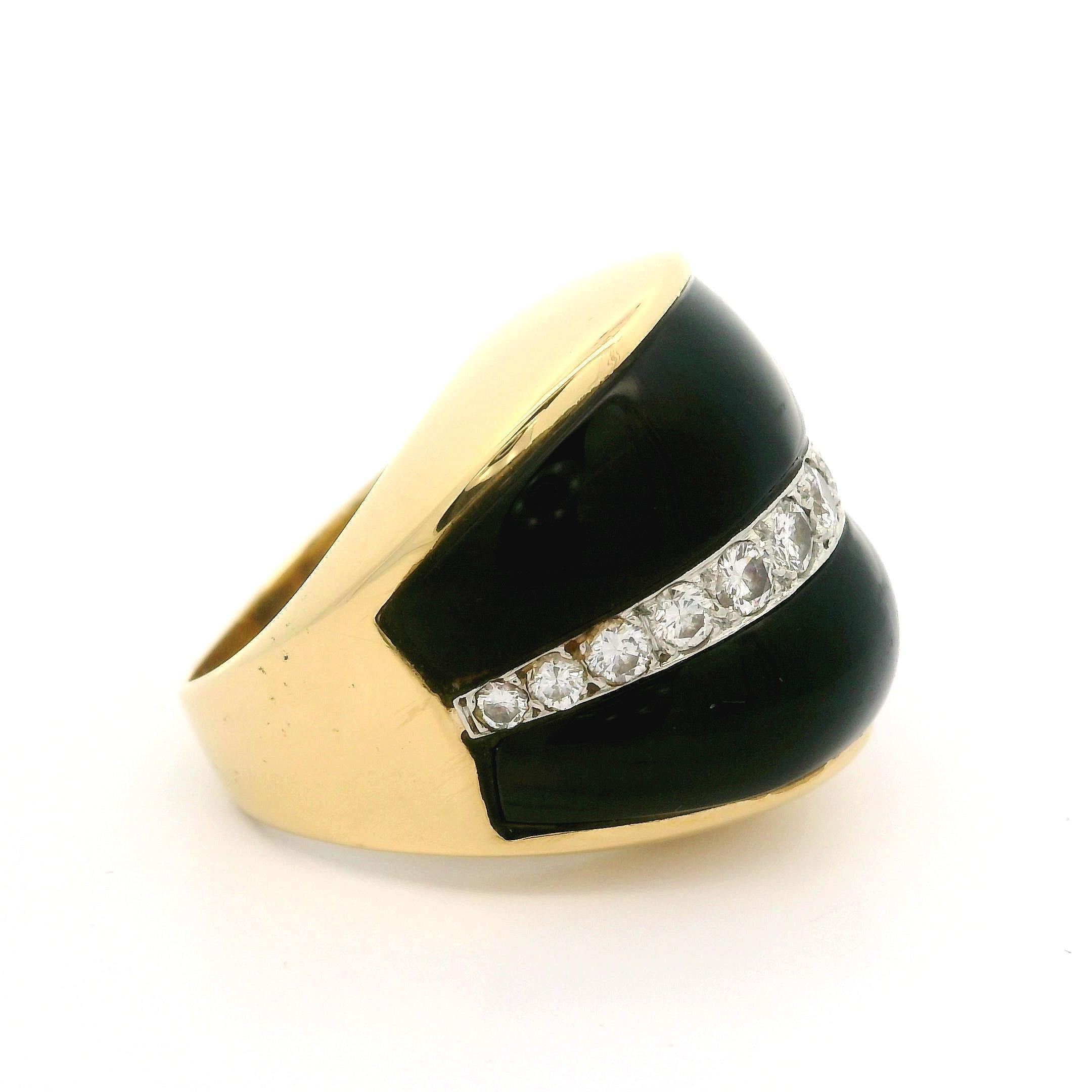 -Pierre(s) : -
(2) Onyx naturel véritable - taille personnalisée - incrustation - couleur noire
(13) Diamants naturels authentiques - taille ancienne ronde et brillante - sertis en pavé - belle couleur blanc brillant - 1,0ctw (approx.)

MATERIAL :