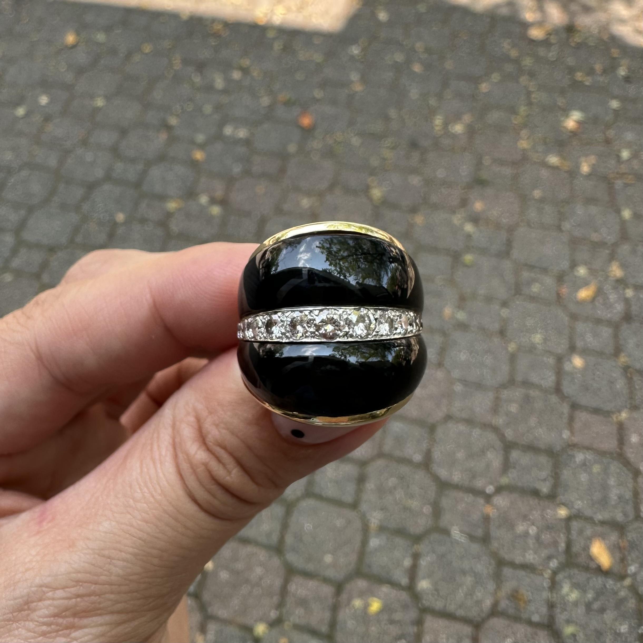 Vintage 18k Yellow Gold Onyx w/ 1.0ctw Diamond Heavy Statement Band Ring Pour femmes en vente
