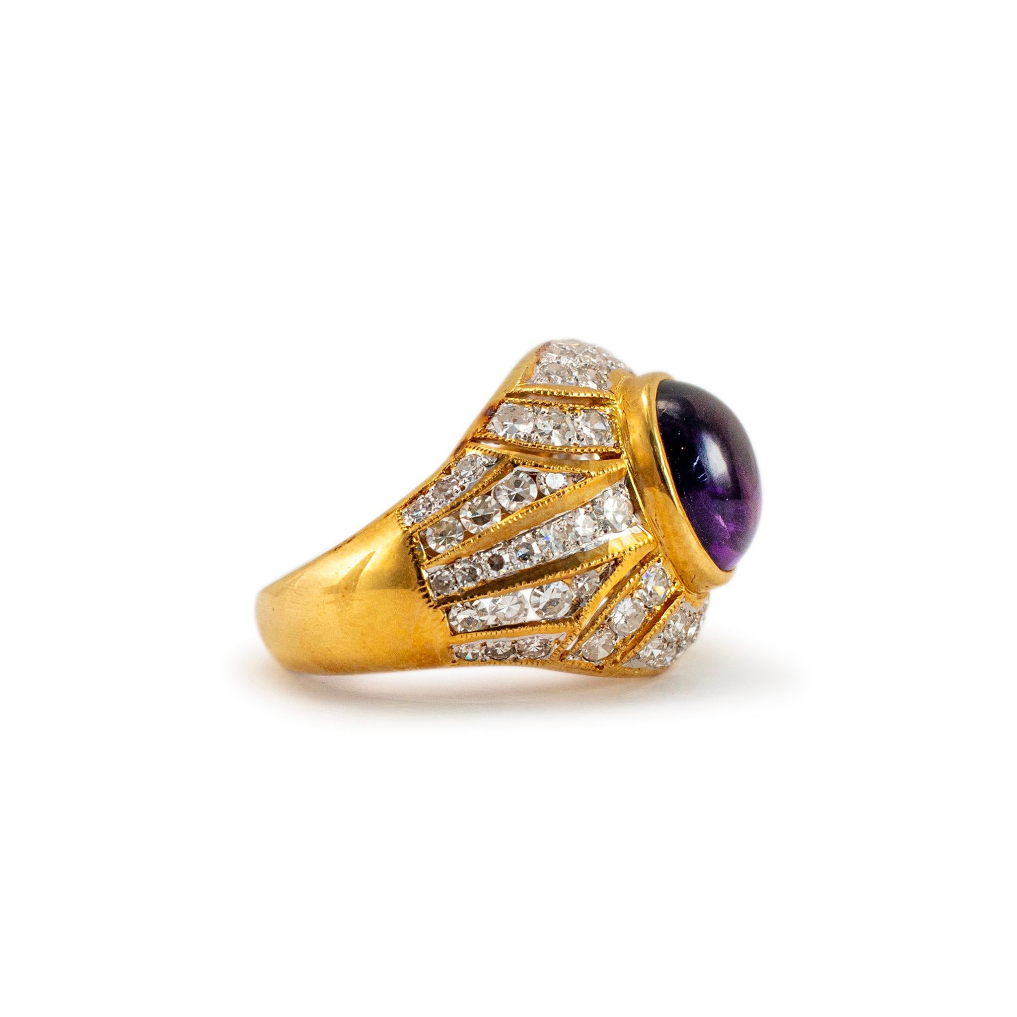 Vintage 18K Yellow Gold Oval Amethyst Accented Diamond Cocktail Ring In Excellent Condition For Sale In Houston, TX