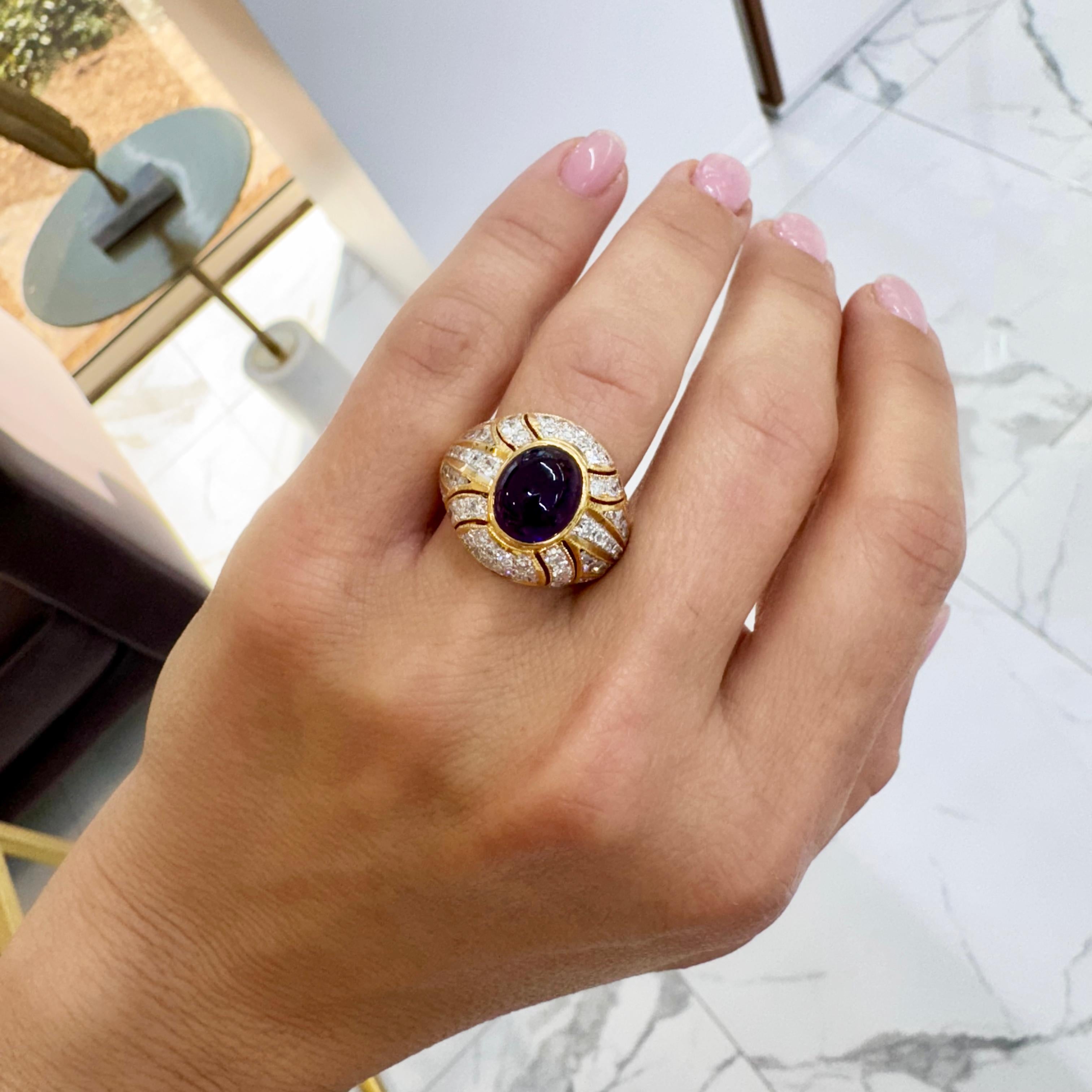 Vintage 18K Yellow Gold Oval Amethyst Accented Diamond Cocktail Ring For Sale 1
