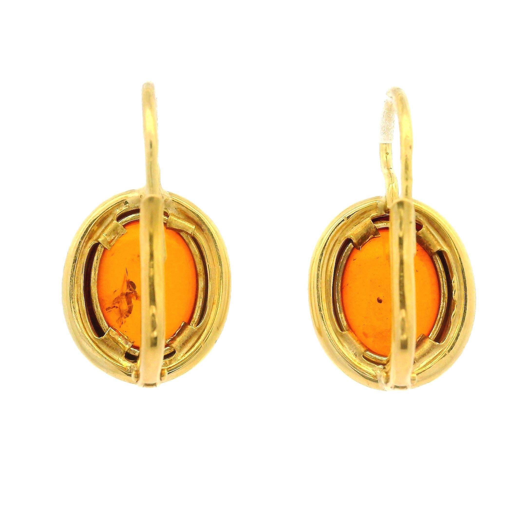 Orecchini a goccia ovali cabochon in ambra d'epoca in oro giallo 18 ct. in vendita 1