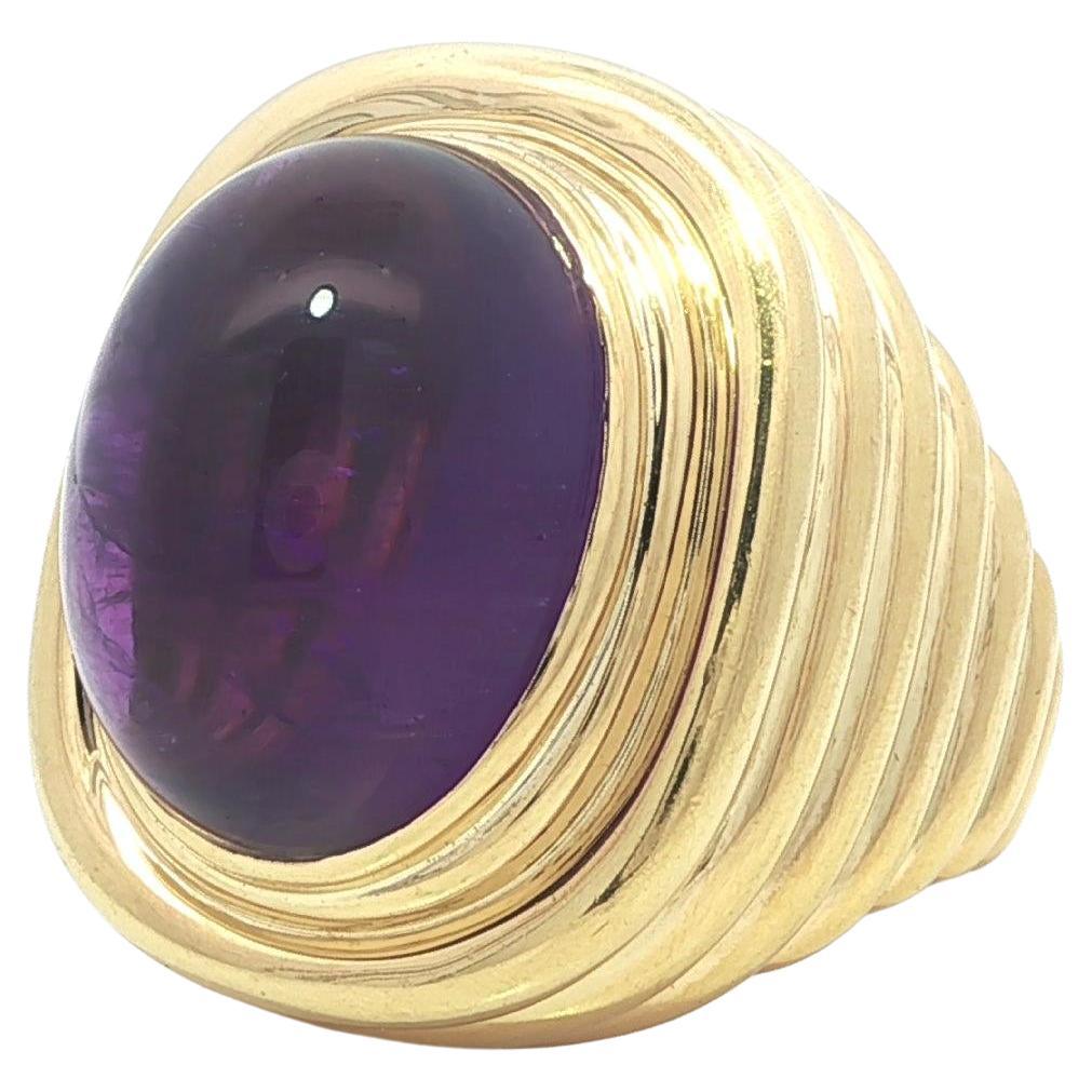 Vintage 18k Gelbgold Oval Cabochon Amethyst Solitär gerippt Modernist Ring im Angebot