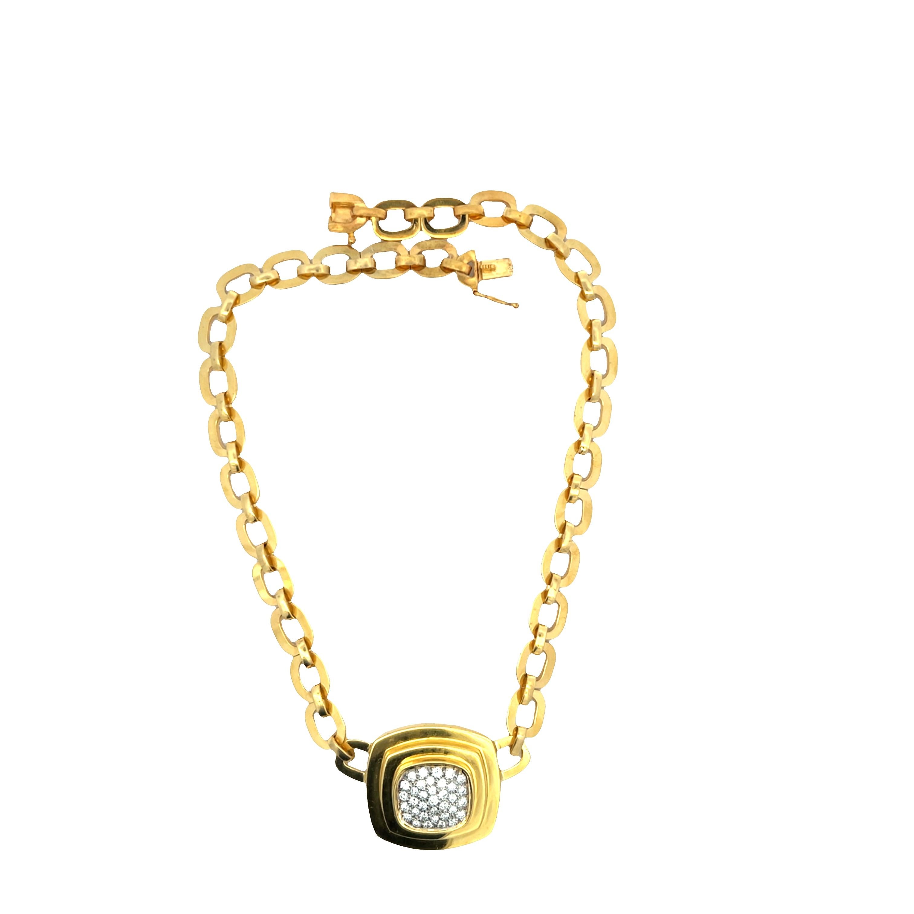 Retro Vintage 18K Yellow Gold Oval Link Necklace with Diamond Pave Center For Sale