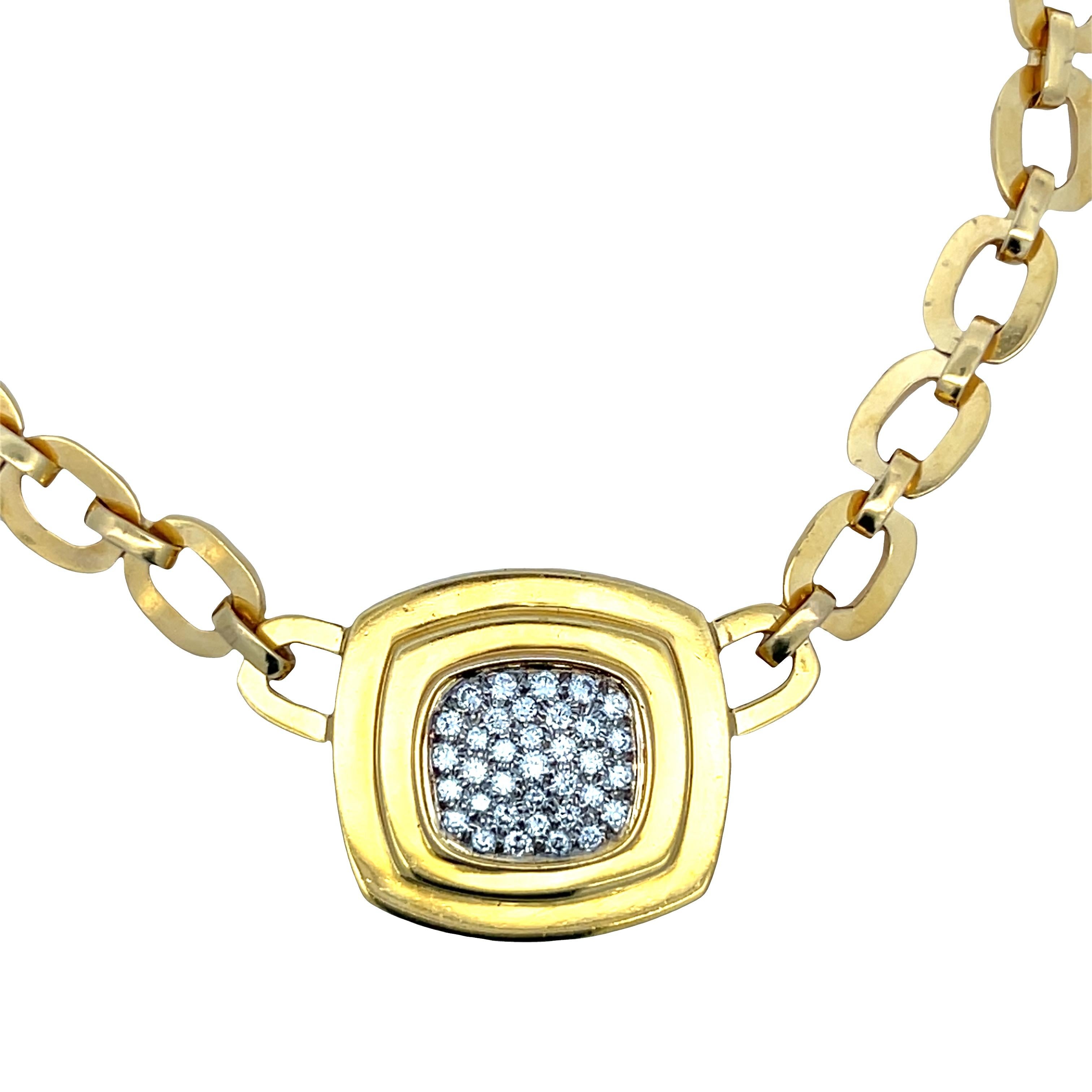 Vintage 18K Yellow Gold Oval Link Necklace with Diamond Pave Center In Excellent Condition For Sale In Miami, FL