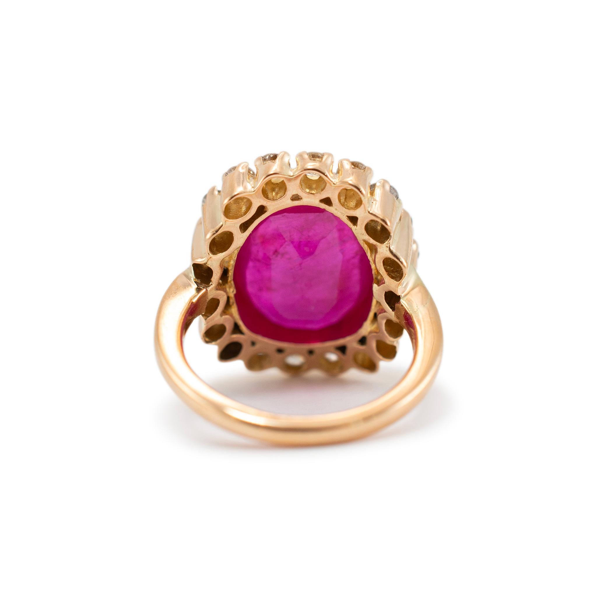 Women's Vintage 18K Yellow Gold Oval Ruby Halo Diamond Cocktail Ring