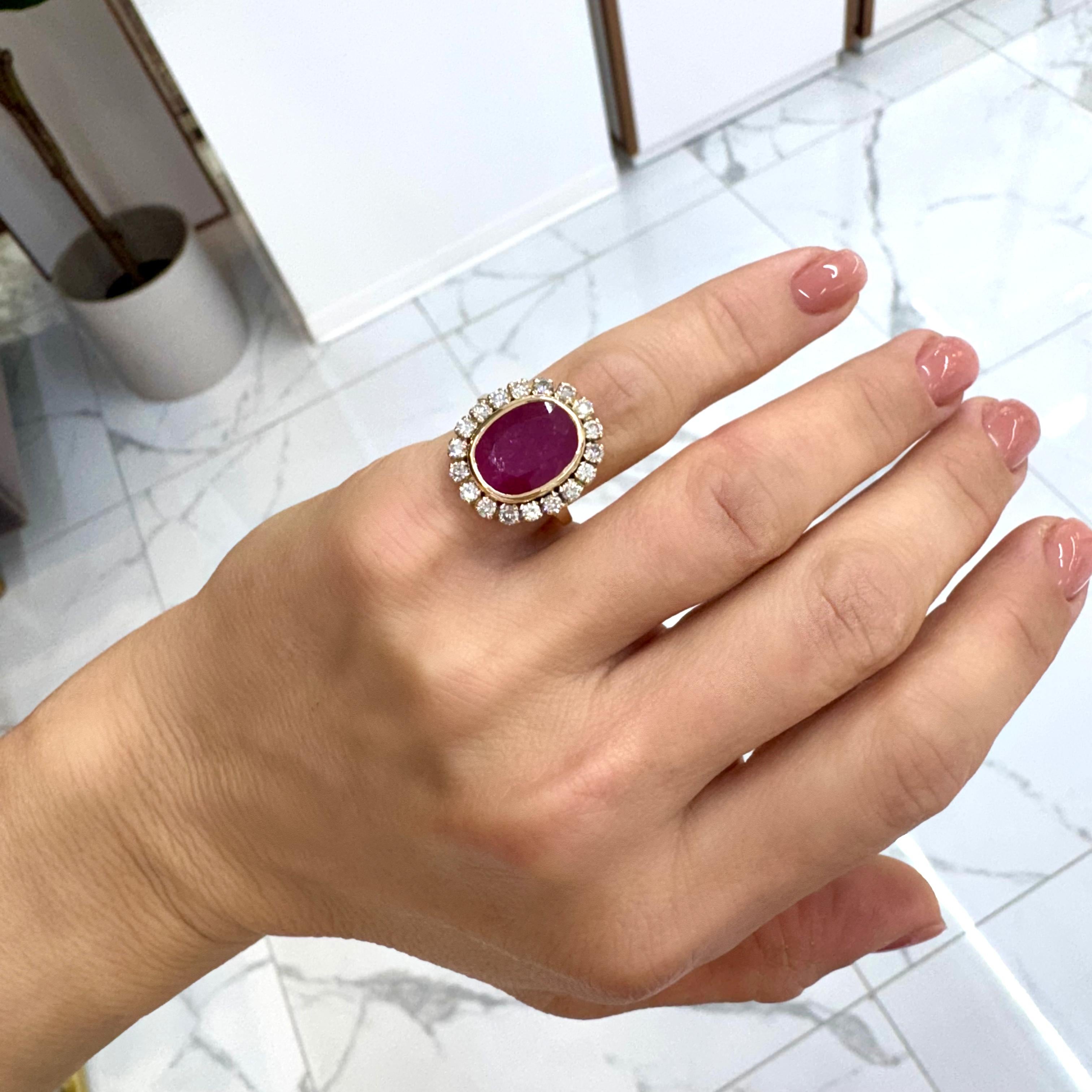 Vintage 18K Yellow Gold Oval Ruby Halo Diamond Cocktail Ring 2