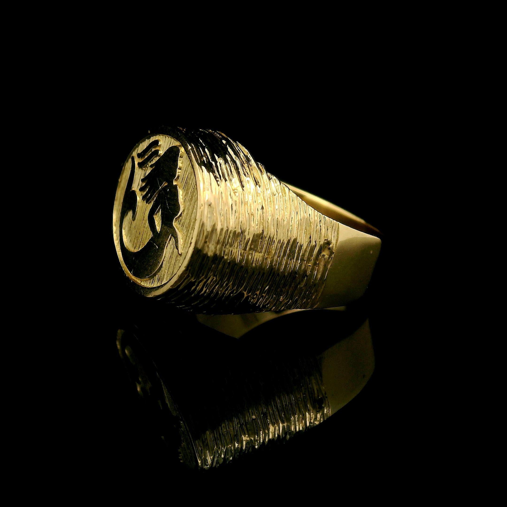Vintage 18k Gelbgold Oval texturiert Siegel w / poliert Meerjungfrau Band Ring Damen im Angebot