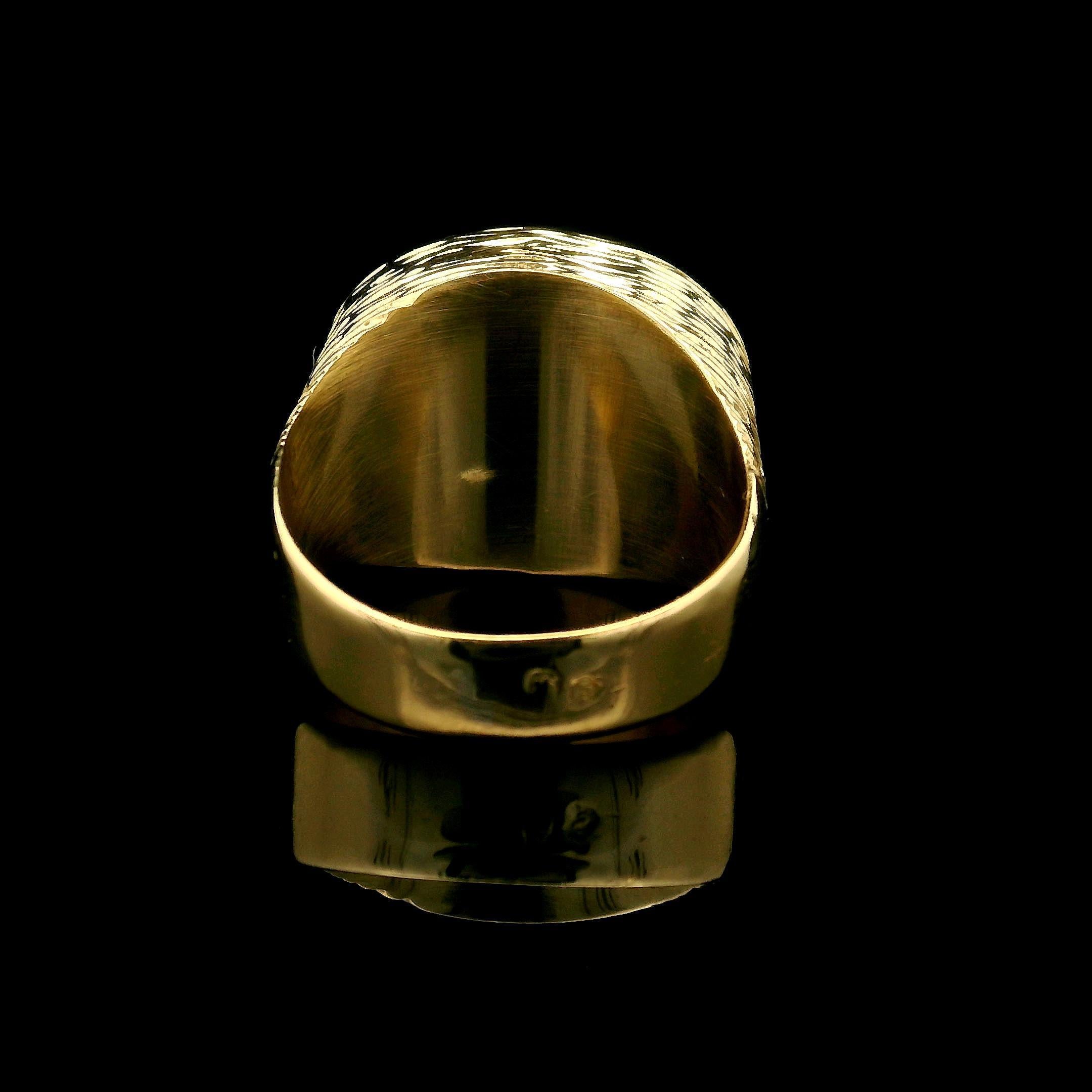 Vintage 18k Gelbgold Oval texturiert Siegel w / poliert Meerjungfrau Band Ring im Angebot 1