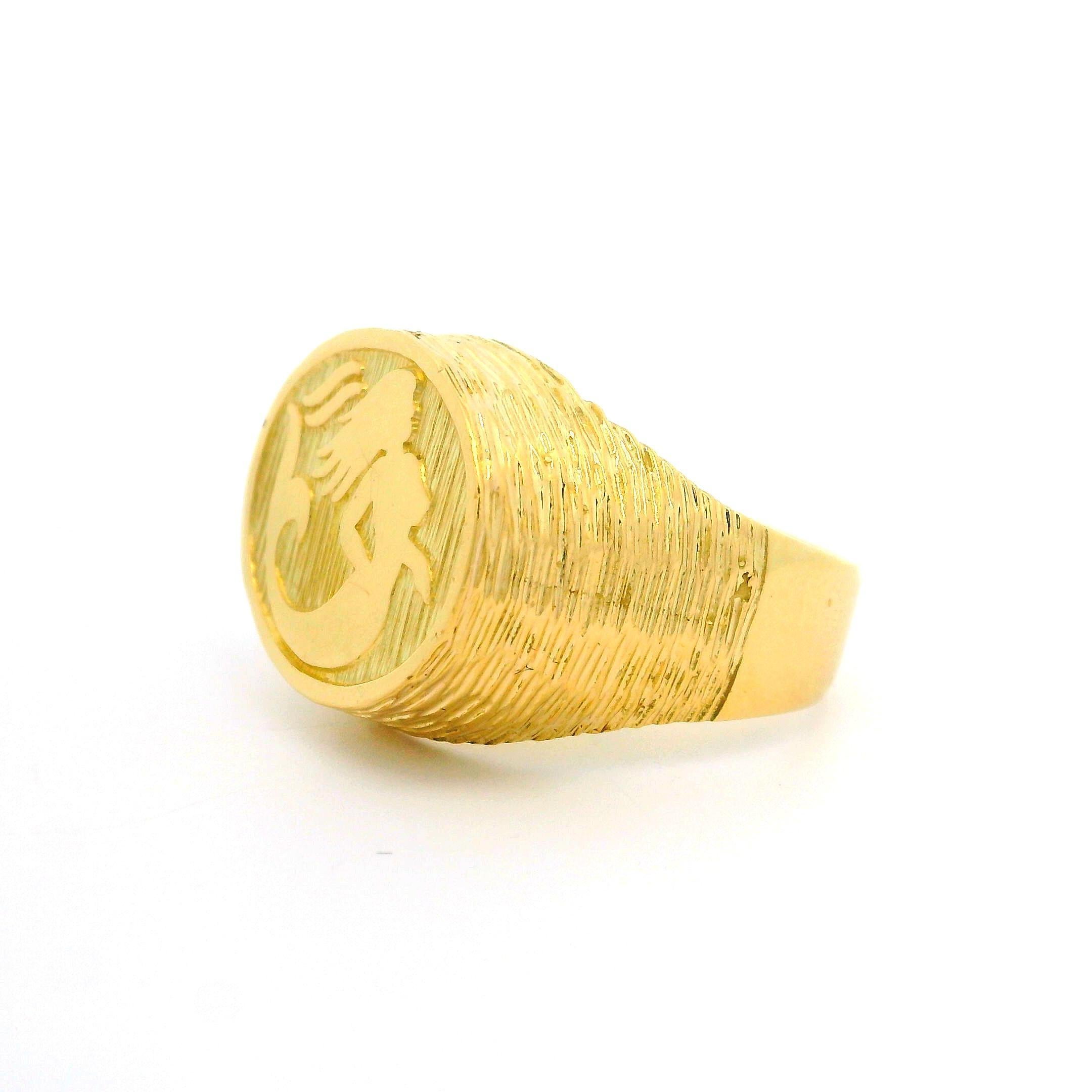 Vintage 18k Gelbgold Oval texturiert Siegel w / poliert Meerjungfrau Band Ring im Angebot 4