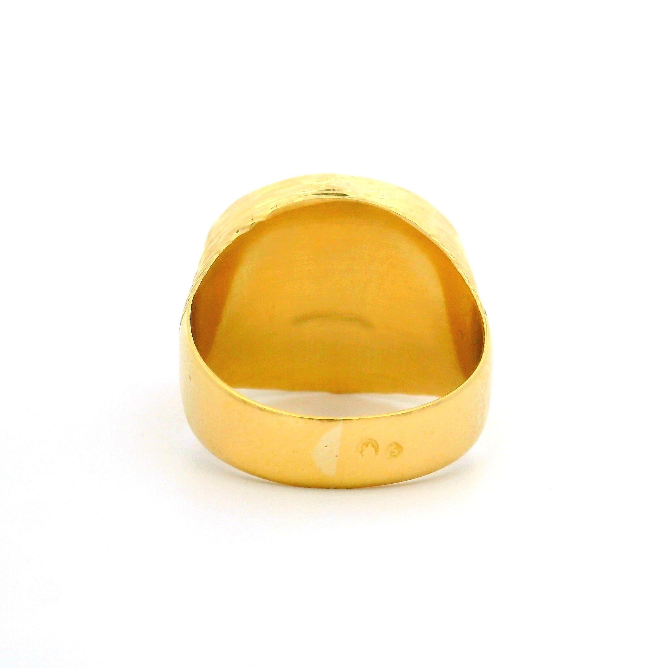 Vintage 18k Gelbgold Oval texturiert Siegel w / poliert Meerjungfrau Band Ring im Angebot 5