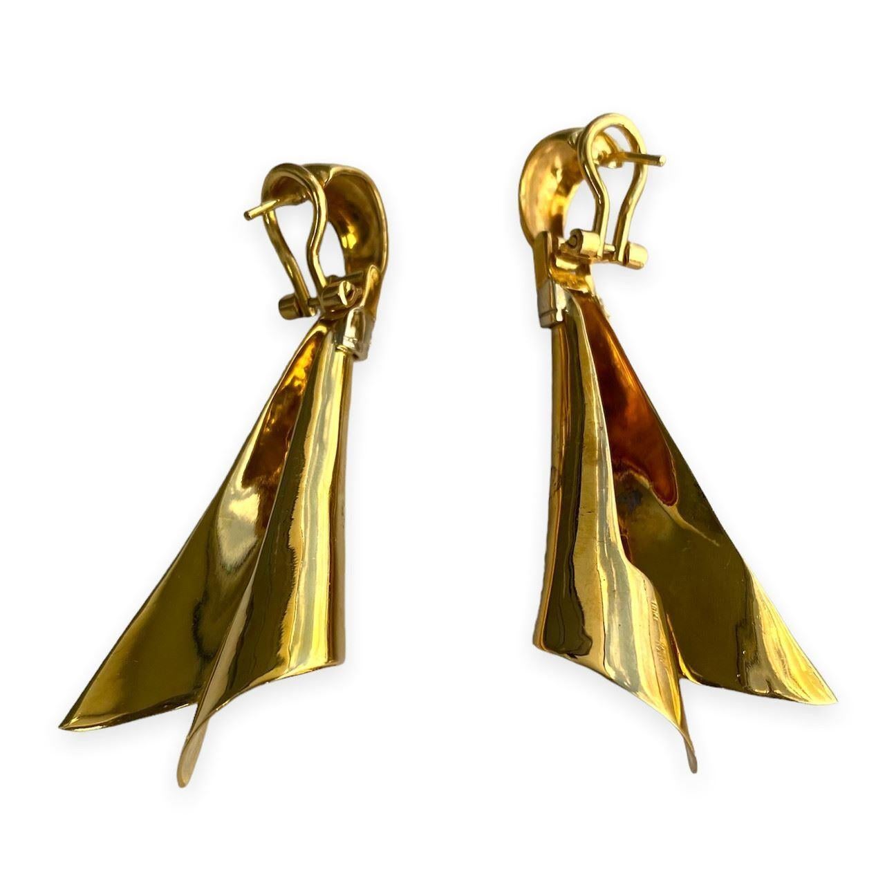 VINTAGE Boucles d'oreilles pendantes en or jaune 18K P 0.06 CTW diamant  Excellent état - En vente à Los Angeles, CA