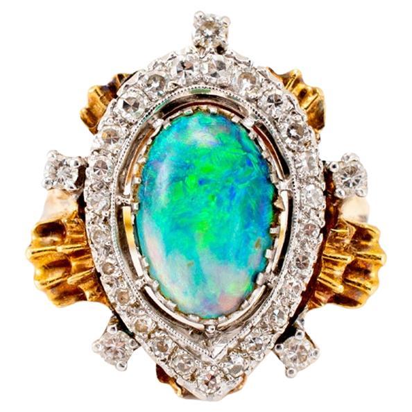 Anillo de cóctel vintage de oro amarillo de 18 quilates y paladio con ópalo australiano y halo de diamantes