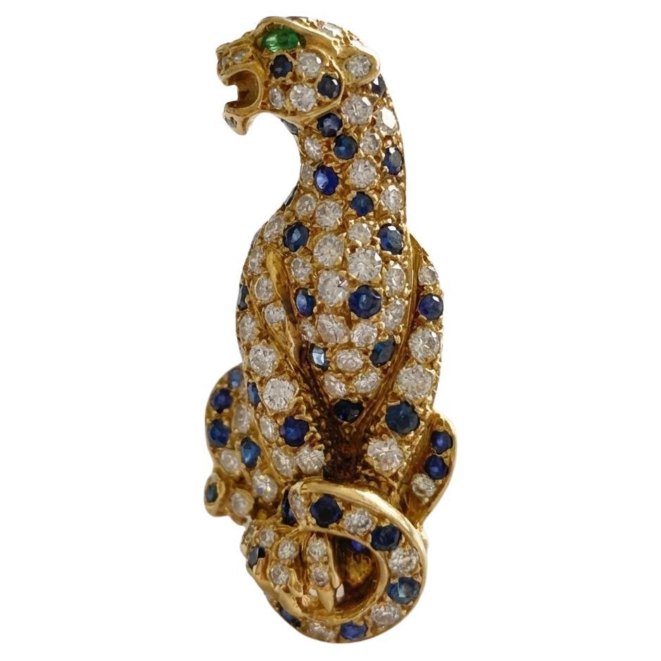Spilla Pantera in oro giallo 18k vintage con diamanti, zaffiri e smeraldo