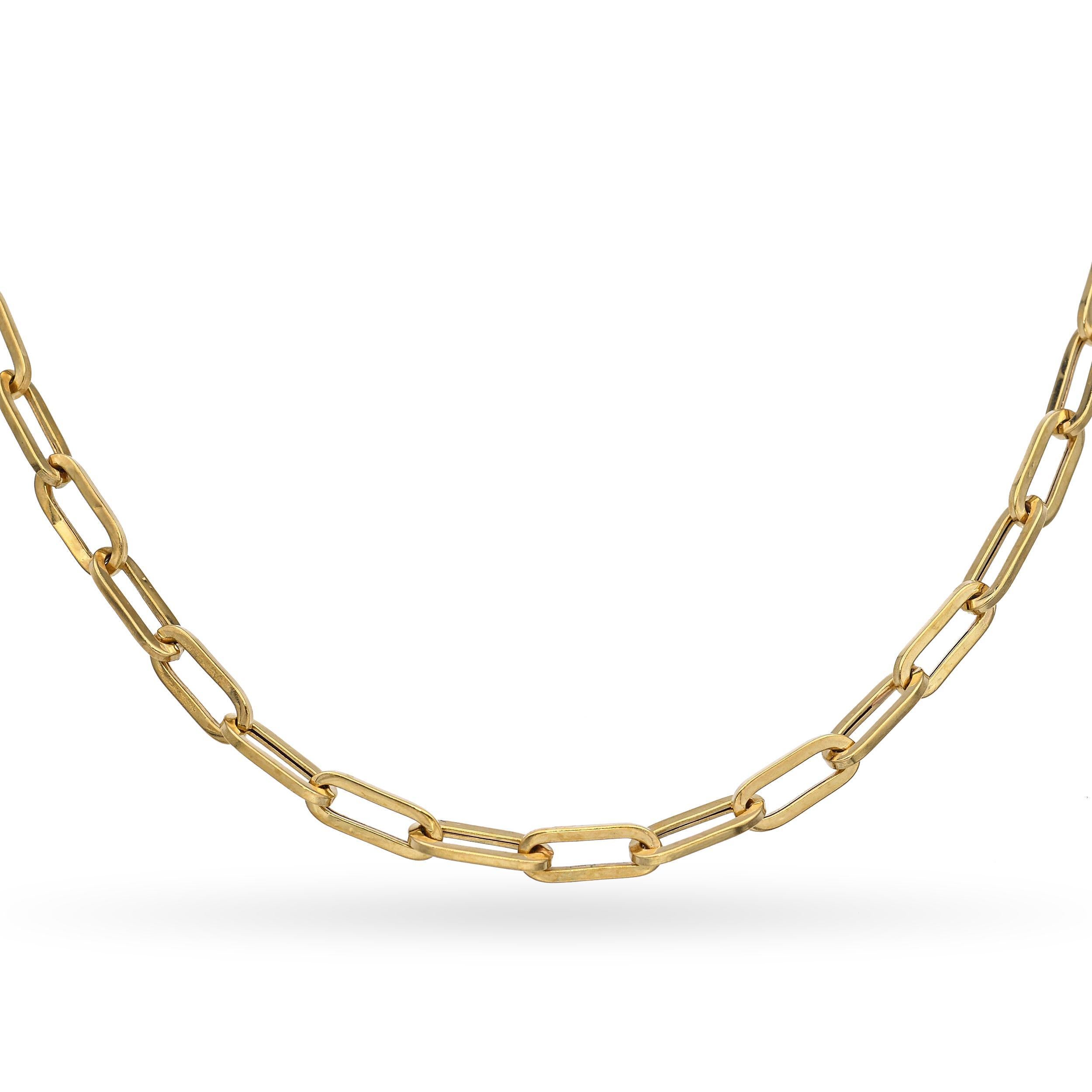 Fabriquée en or jaune 18 carats, cette chaîne à maillons en forme de trombone vintage présente une silhouette moderne et élégante au charme intemporel. Les maillons allongés créent un drapé élégant et léger, parfait pour les superpositions ou à