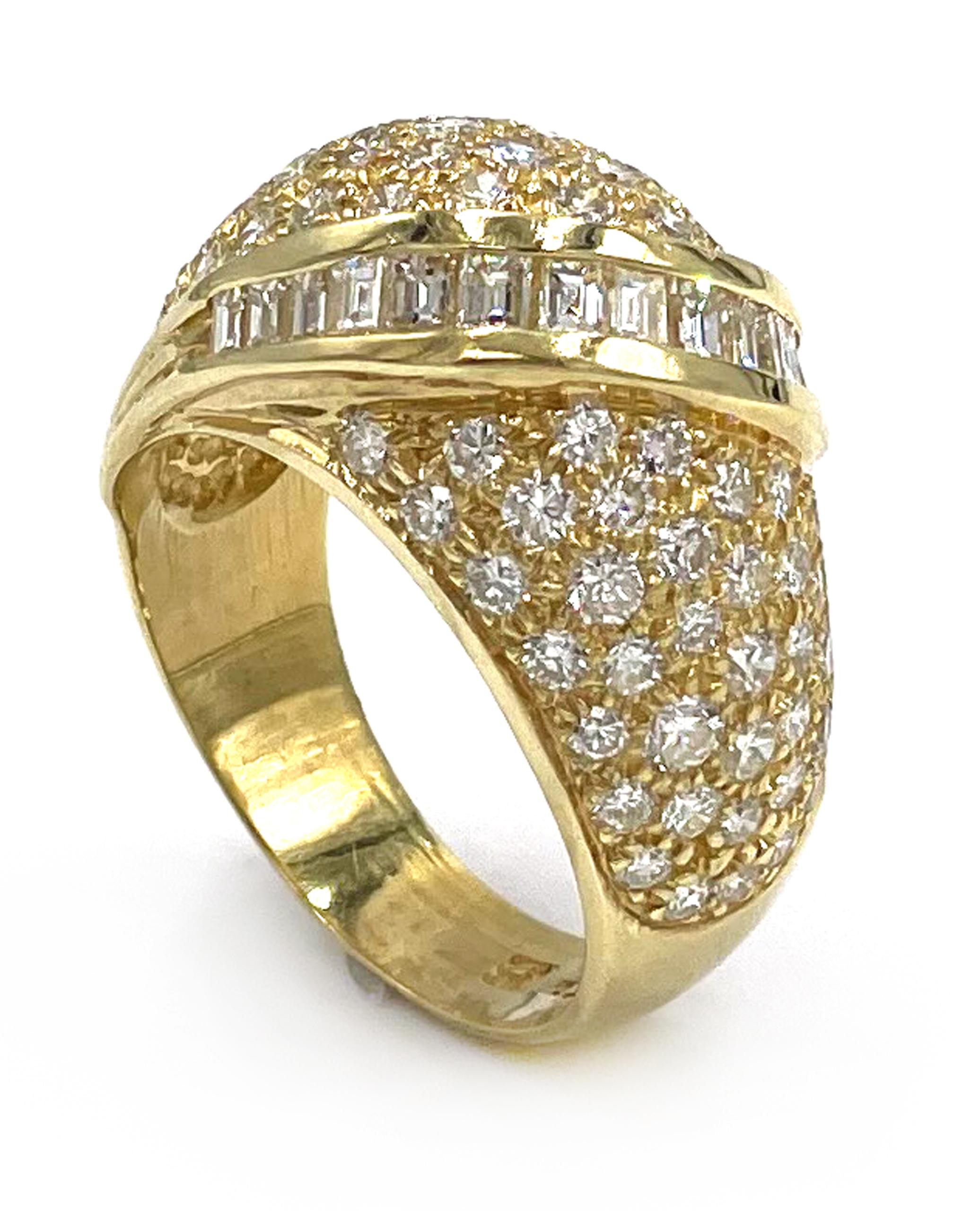 Vintage 18k Yellow Gold Pave Dome Diamond Ring with Round and Baguettes In Excellent Condition For Sale In Old Tappan, NJ