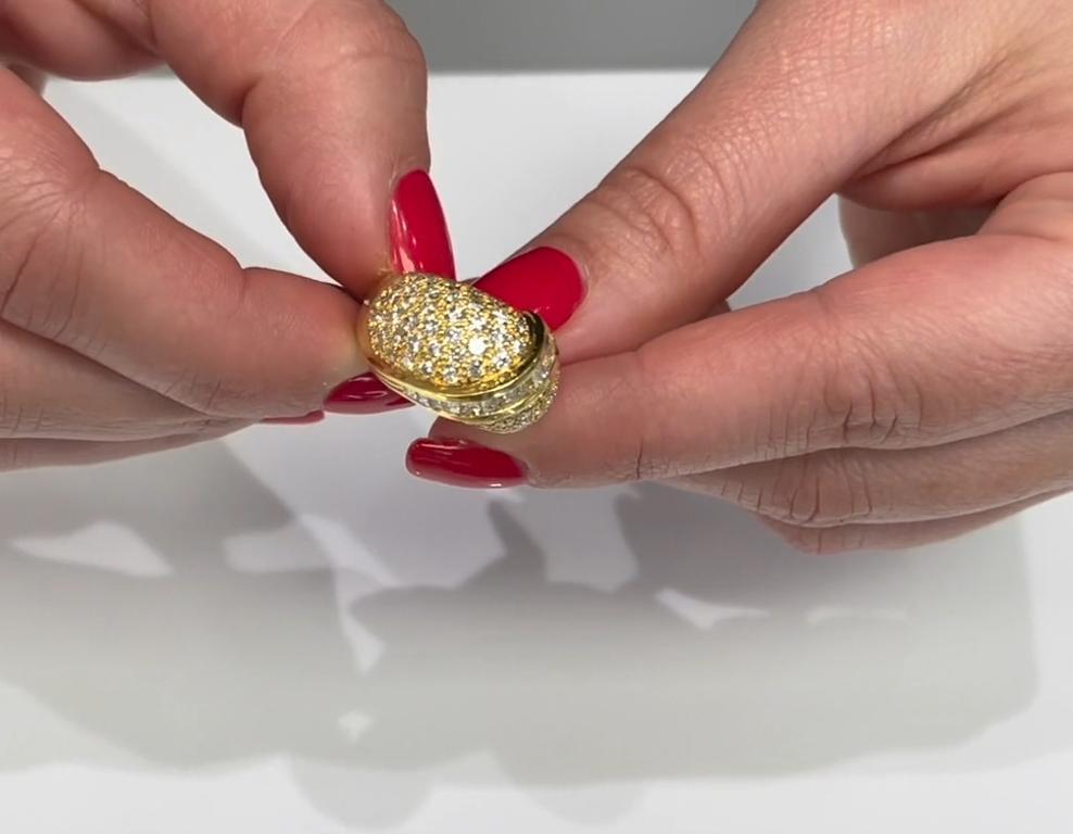 Vintage 18k Gelbgold Pave Dome Diamantring mit runden und Baguetten im Angebot 3