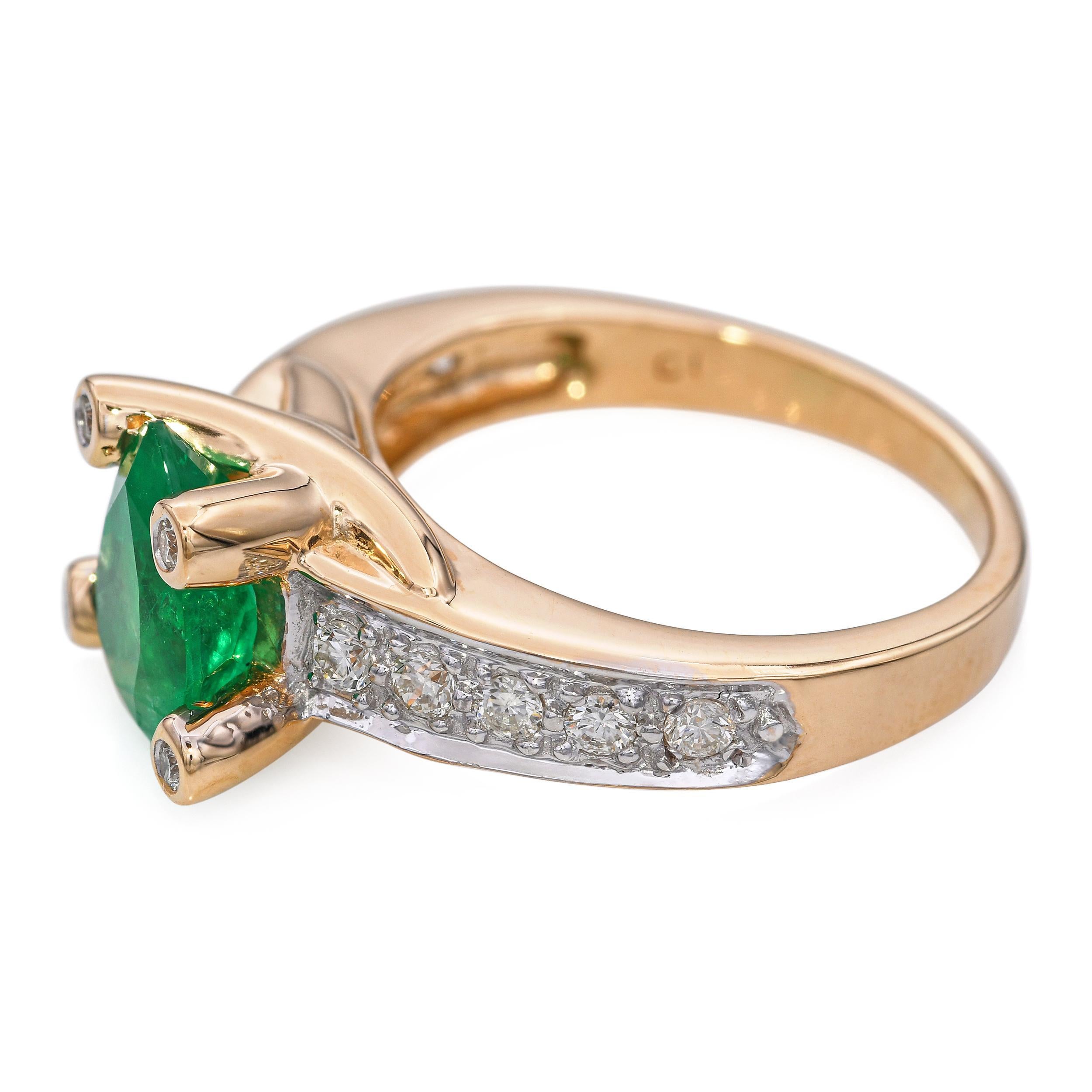 Anello d'epoca in oro giallo 18k con smeraldo a forma di pera e diamanti In condizioni buone in vendita a New York, NY